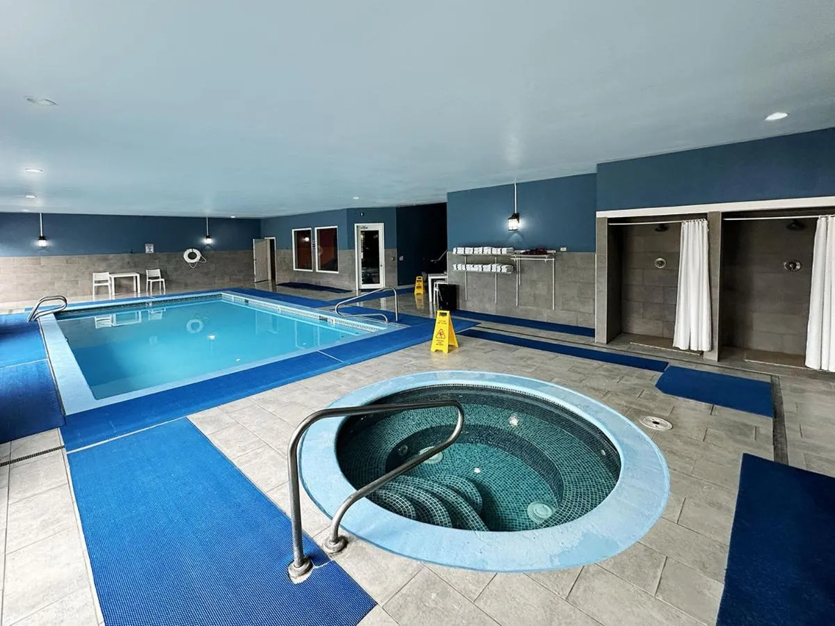 Hot Tub in BayVue Hotel, Resort & Suites