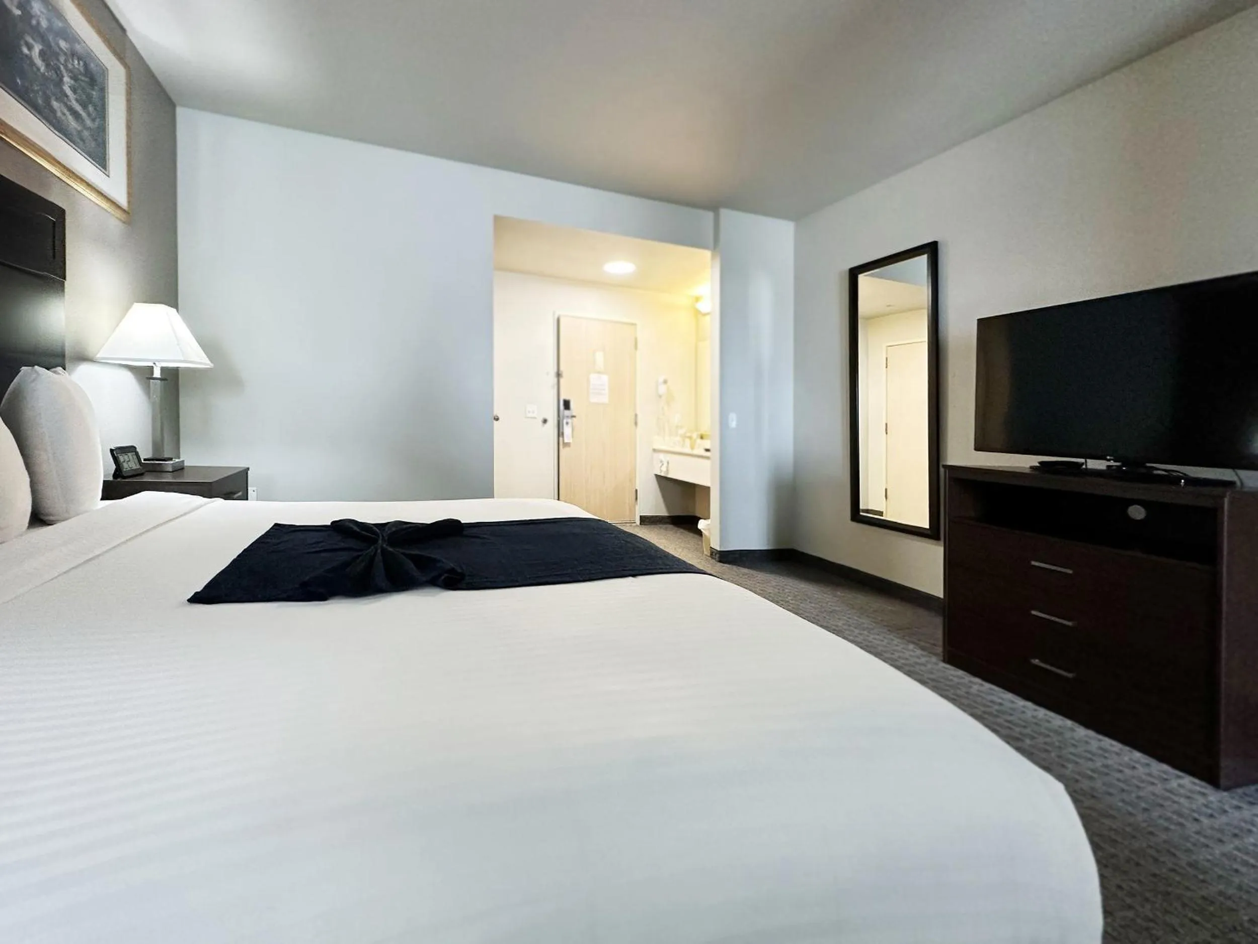 Bed in BayVue Hotel, Resort & Suites