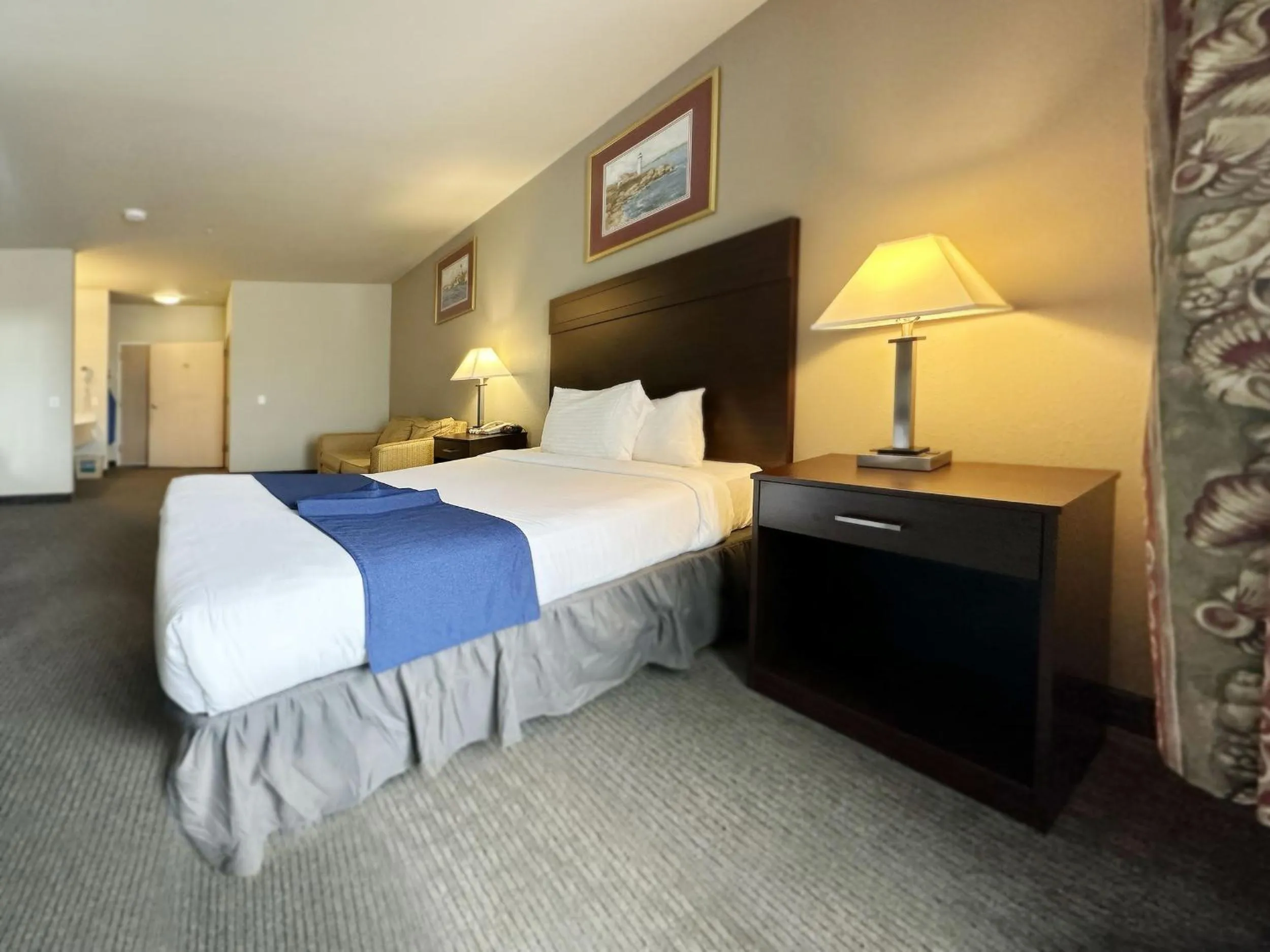 Bed in BayVue Hotel, Resort & Suites