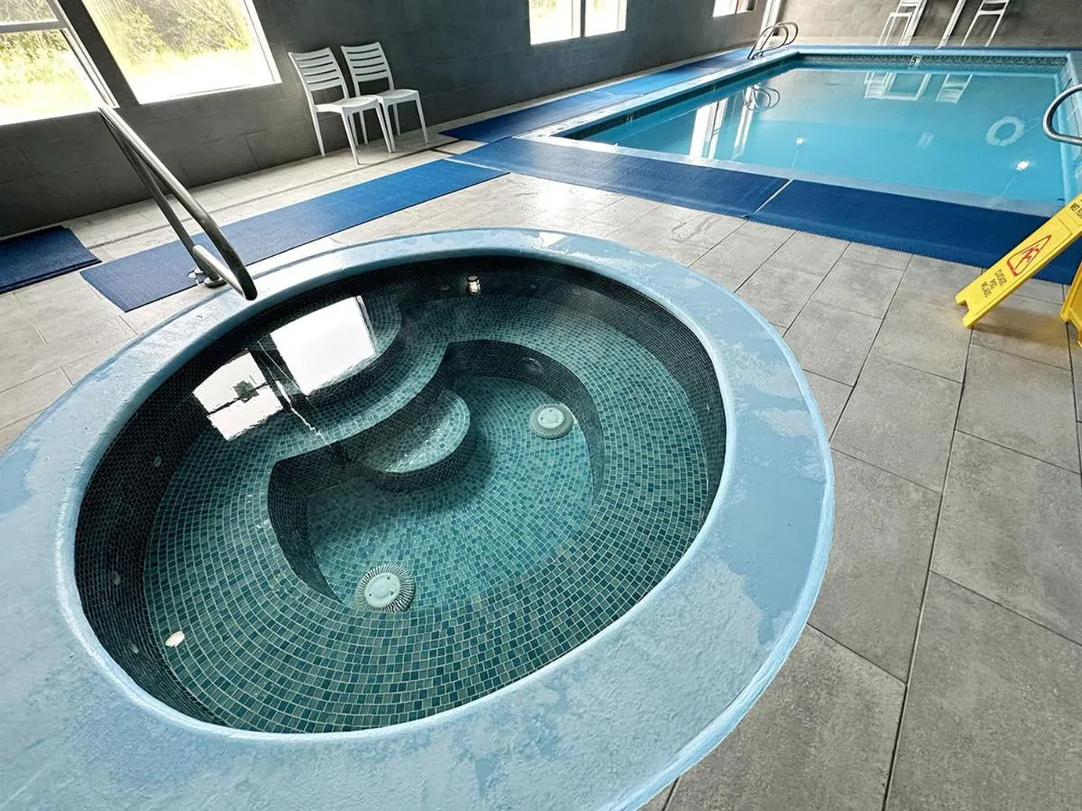 Hot Tub in BayVue Hotel, Resort & Suites