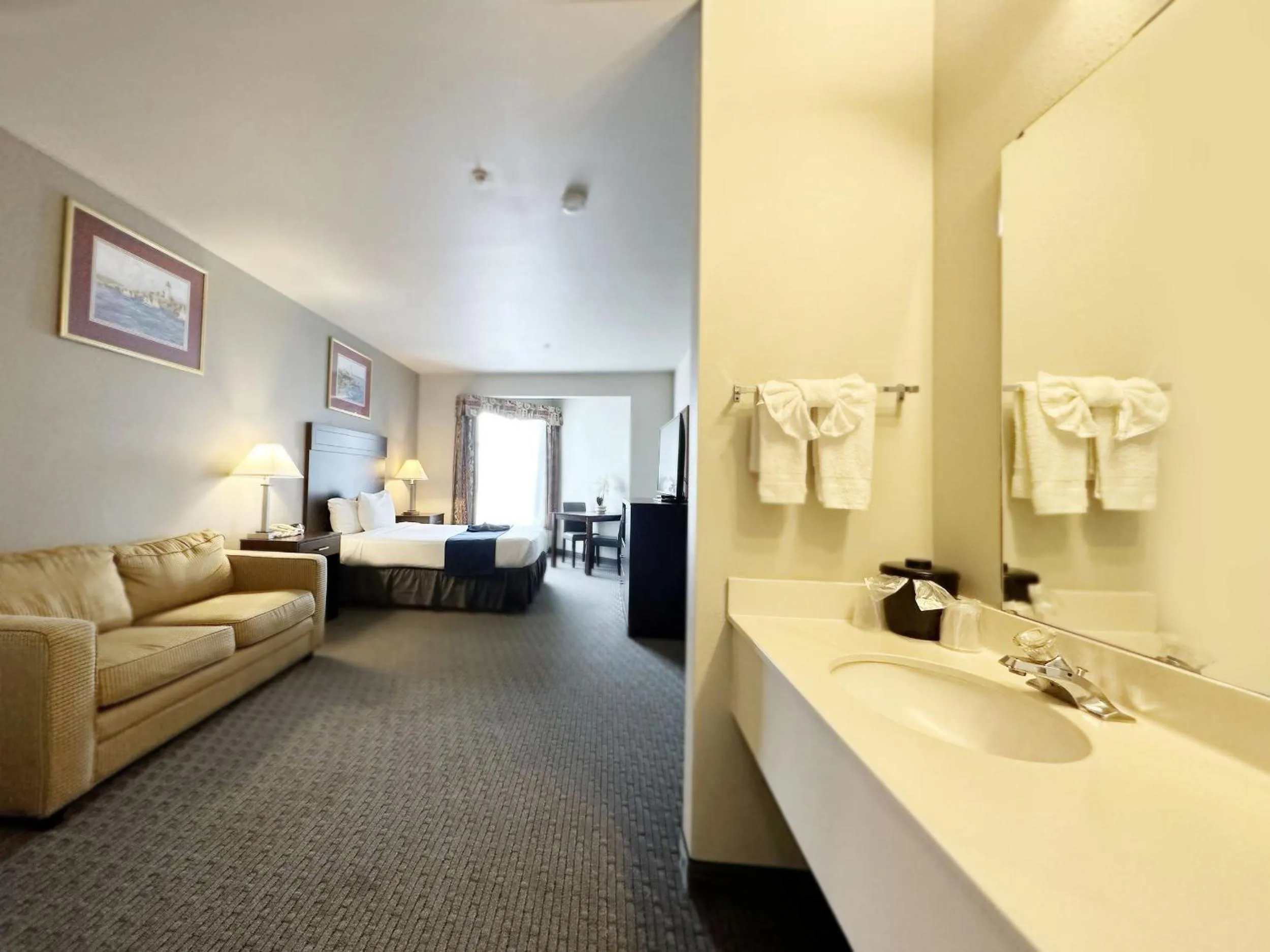 Bed in BayVue Hotel, Resort & Suites