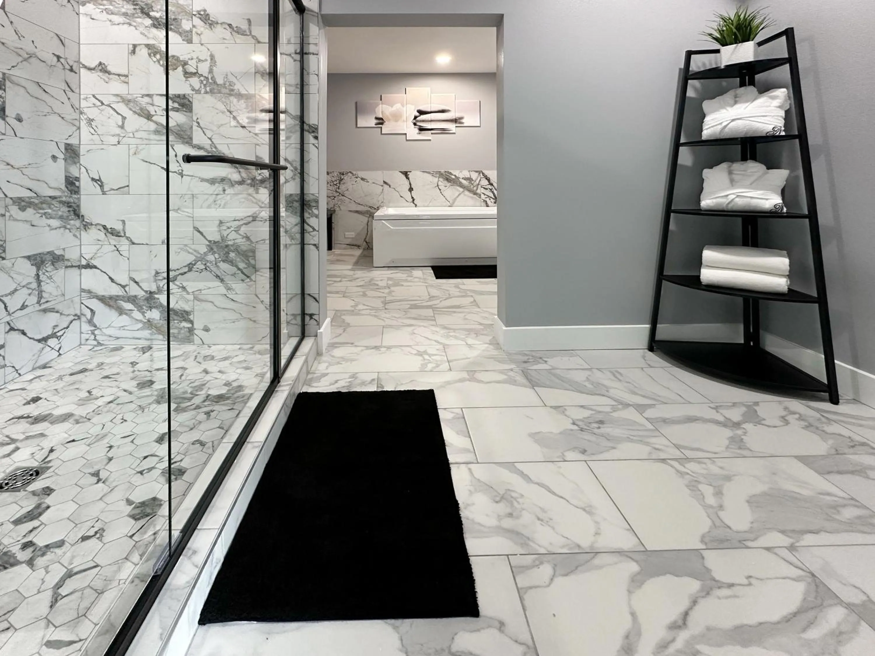 Hot Tub, Bed in BayVue Hotel, Resort & Suites