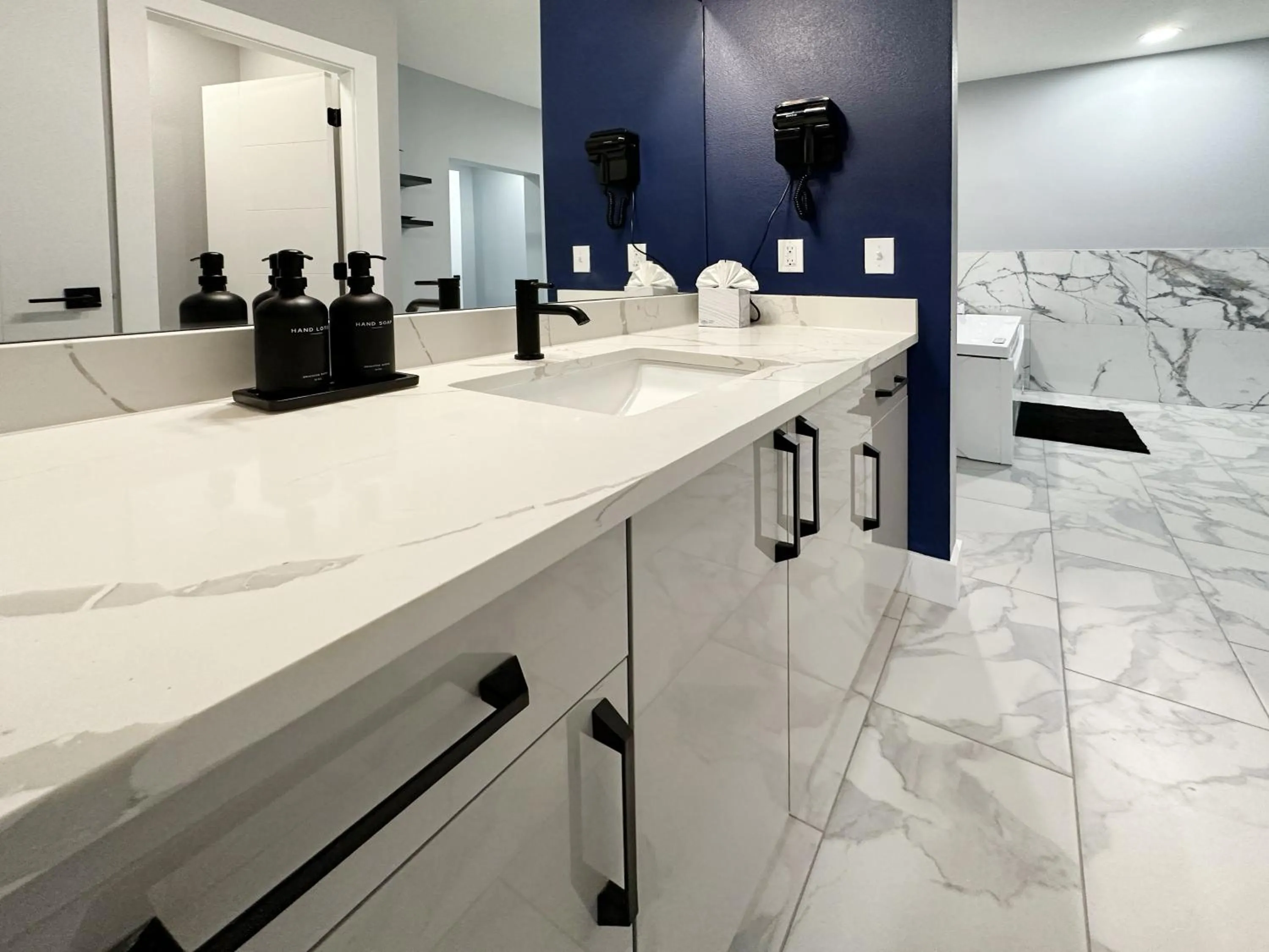 BayVue Hotel, Resort & Suites