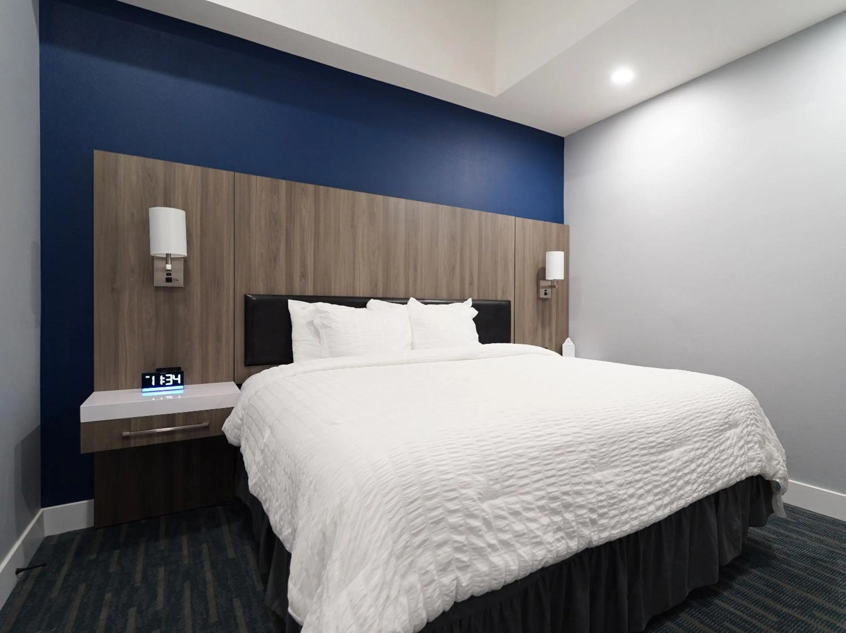 Bed in BayVue Hotel, Resort & Suites