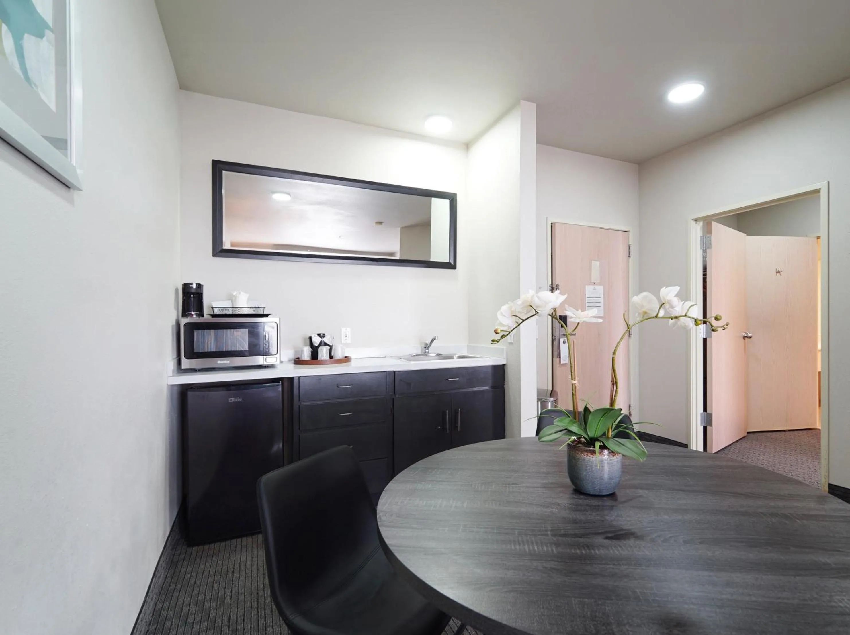 BayVue Hotel, Resort & Suites