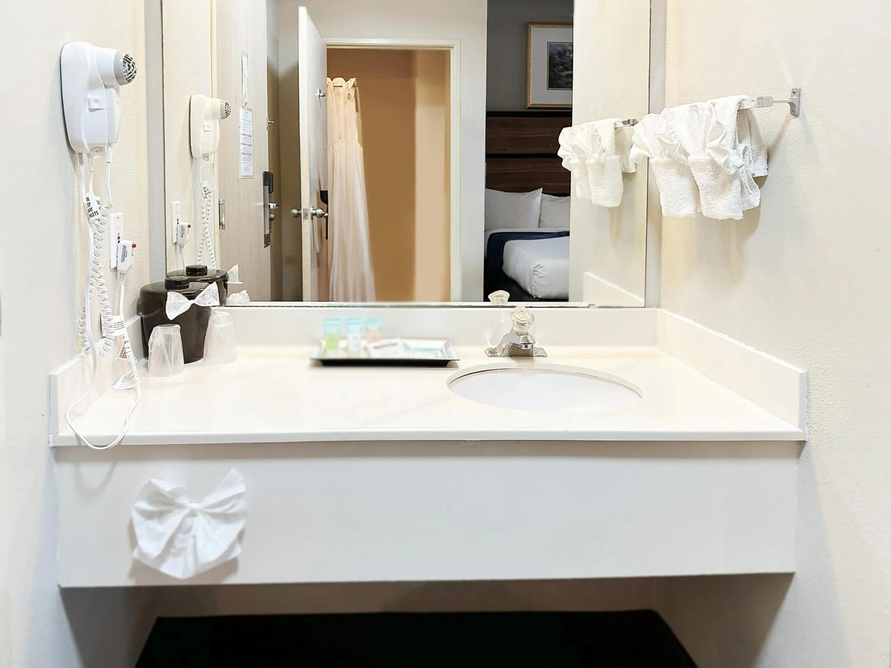 BayVue Hotel, Resort & Suites