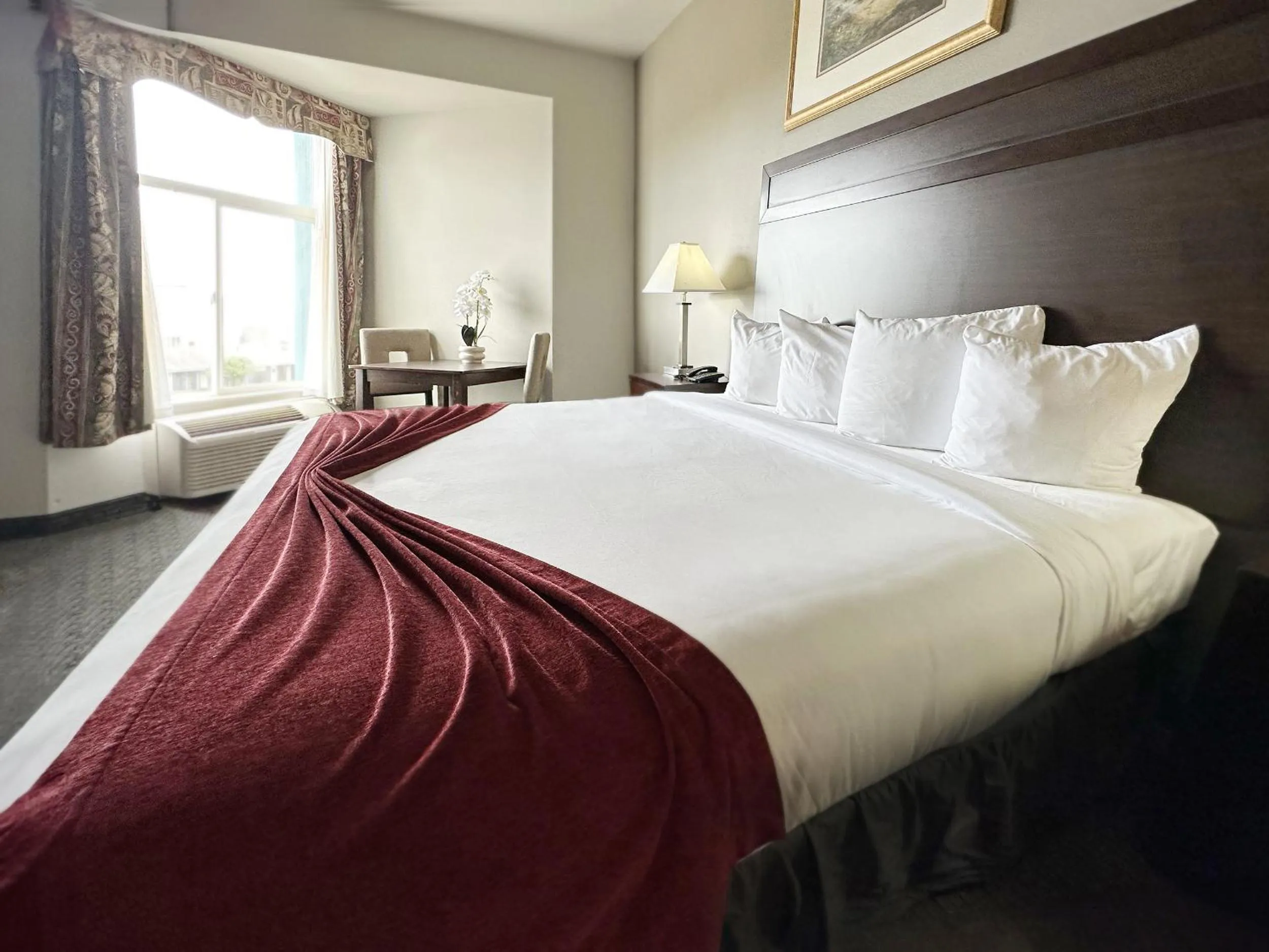 Bed in BayVue Hotel, Resort & Suites