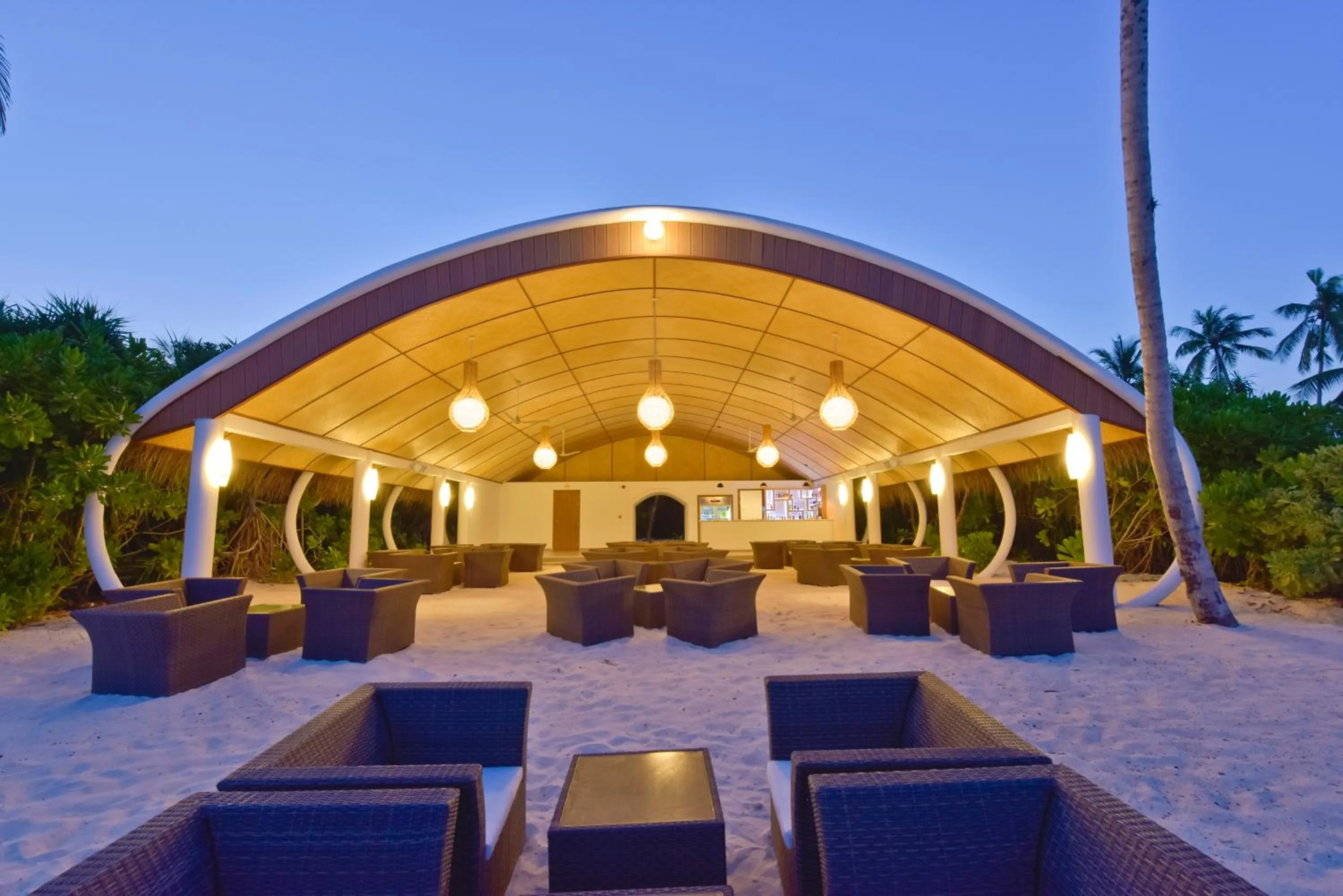 Lounge or bar in Dreamland Maldives Resort