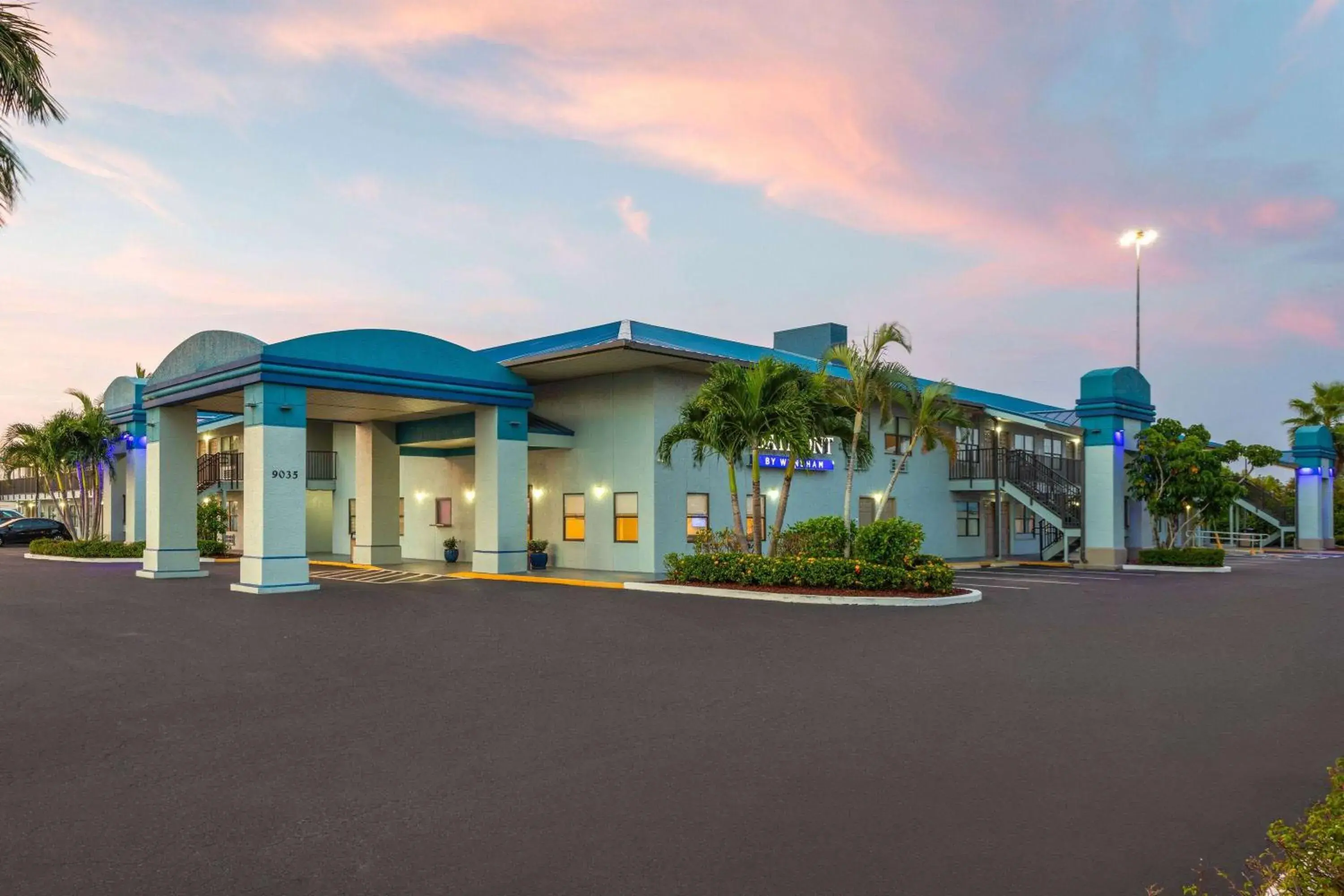 Property building in Baymont by Wyndham Punta Gorda/Port Charlotte Property building in Baymont by Wyndham Punta Gorda/Port Charlotte