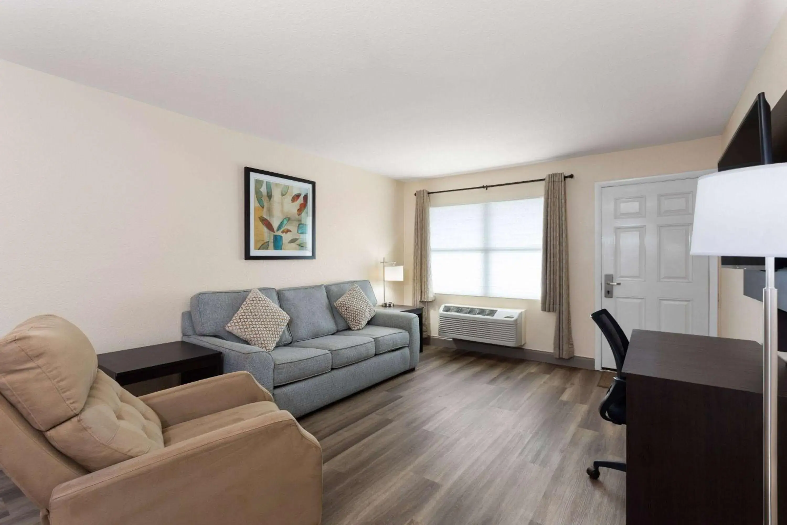 Photo of the whole room in Baymont by Wyndham Punta Gorda/Port Charlotte Photo of the whole room in Baymont by Wyndham Punta Gorda/Port Charlotte