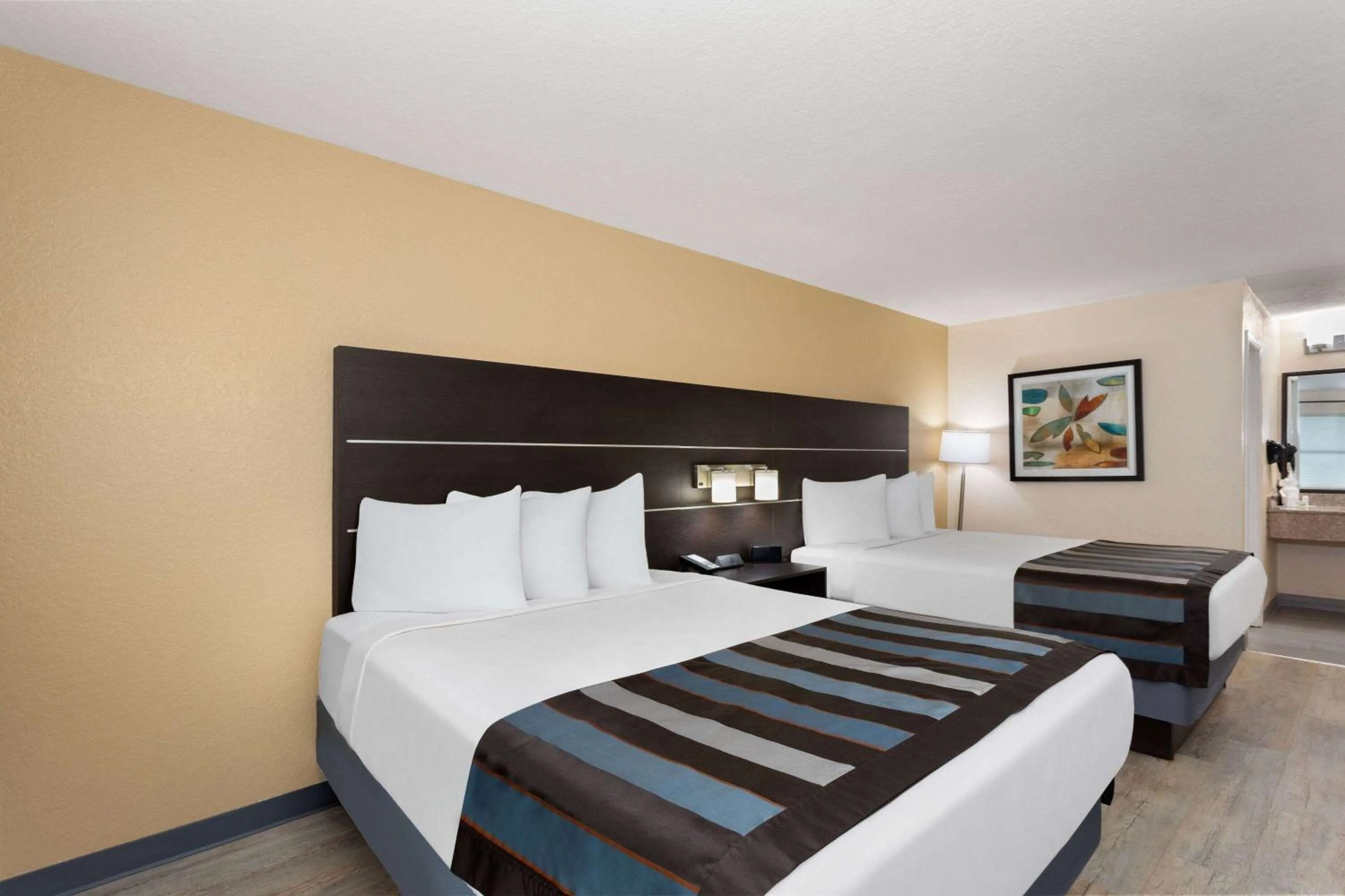Photo of the whole room, Bed in Baymont by Wyndham Punta Gorda/Port Charlotte