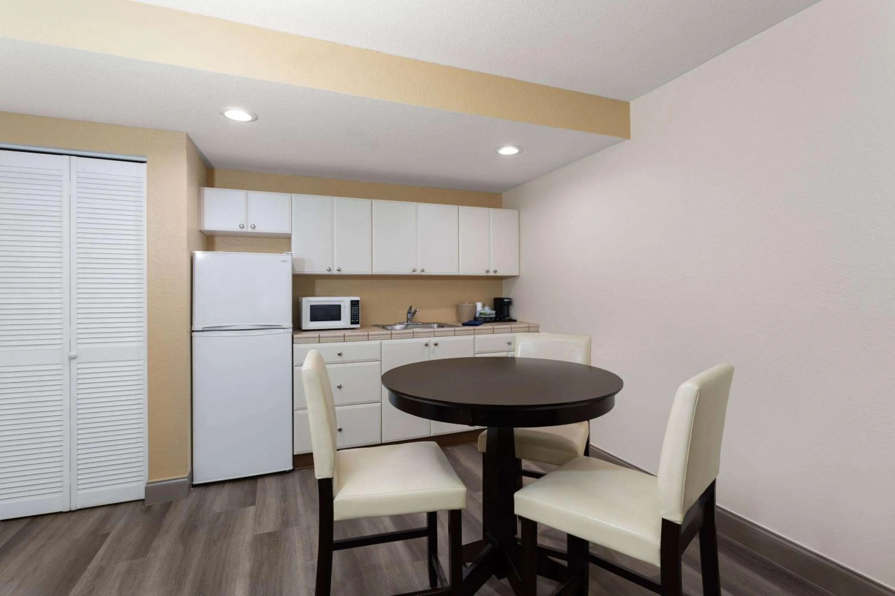 Photo of the whole room in Baymont by Wyndham Punta Gorda/Port Charlotte