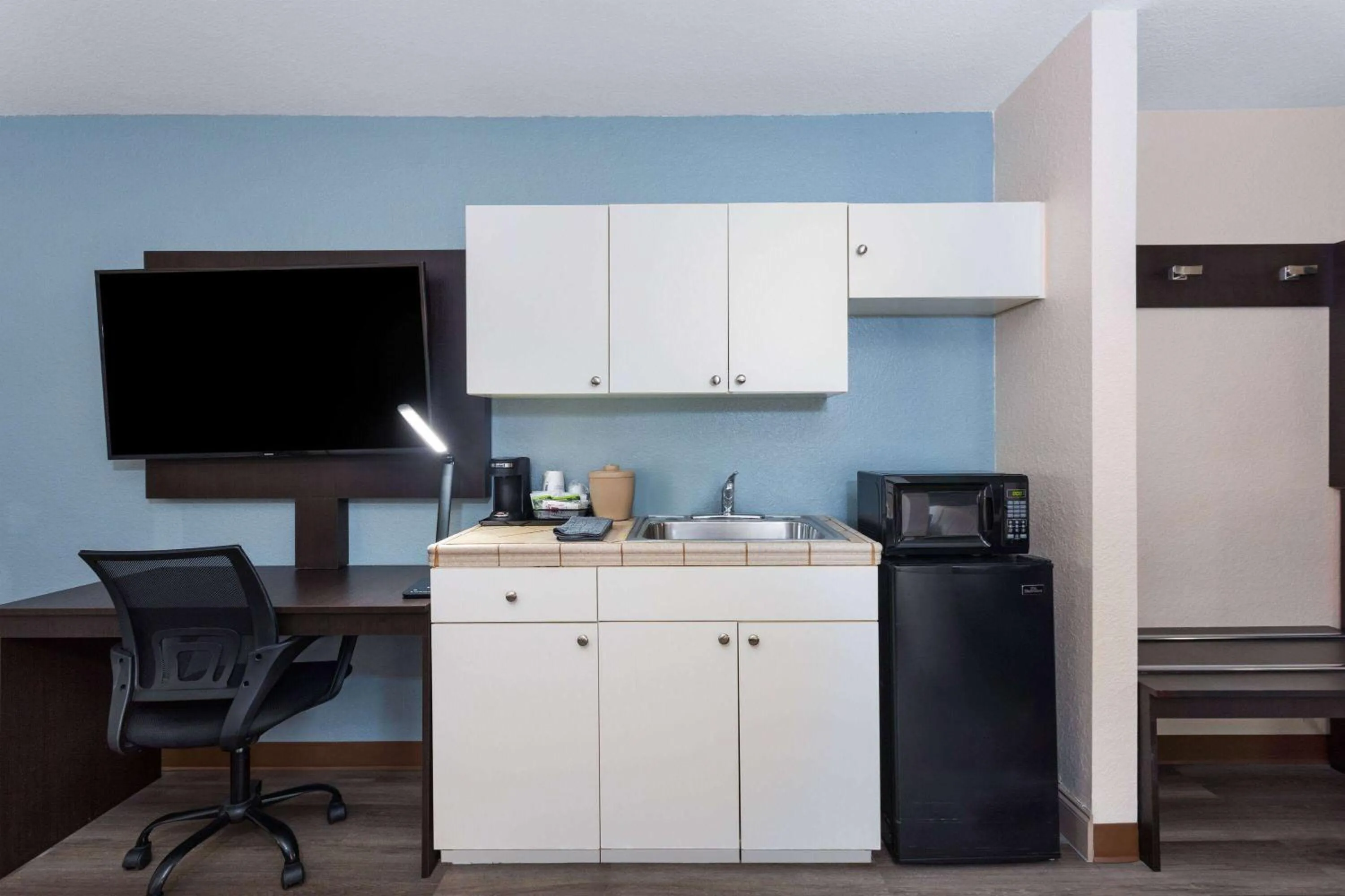 Photo of the whole room in Baymont by Wyndham Punta Gorda/Port Charlotte