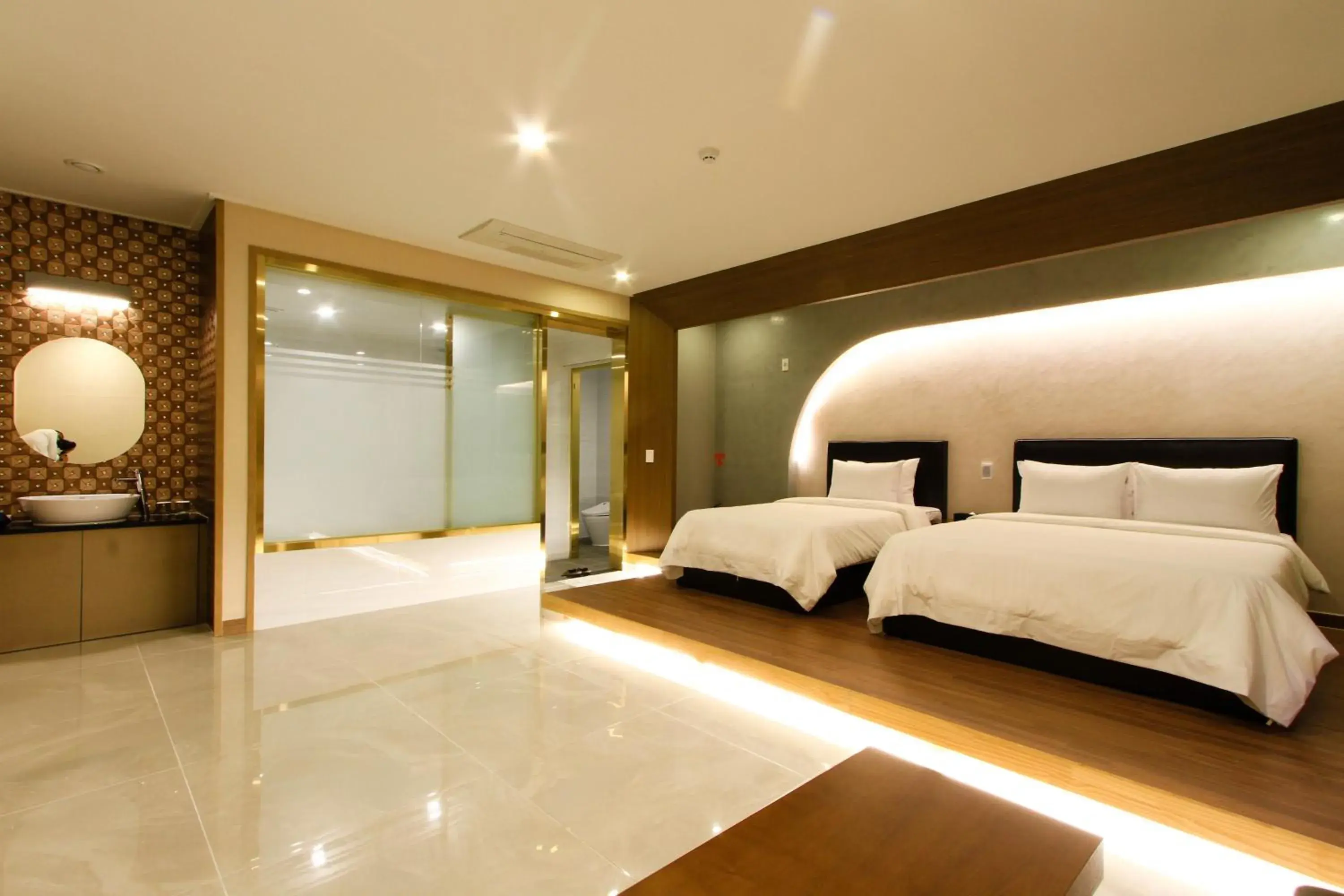 Bedroom, Bed in The King Hotel Bedroom, Bed in The King Hotel