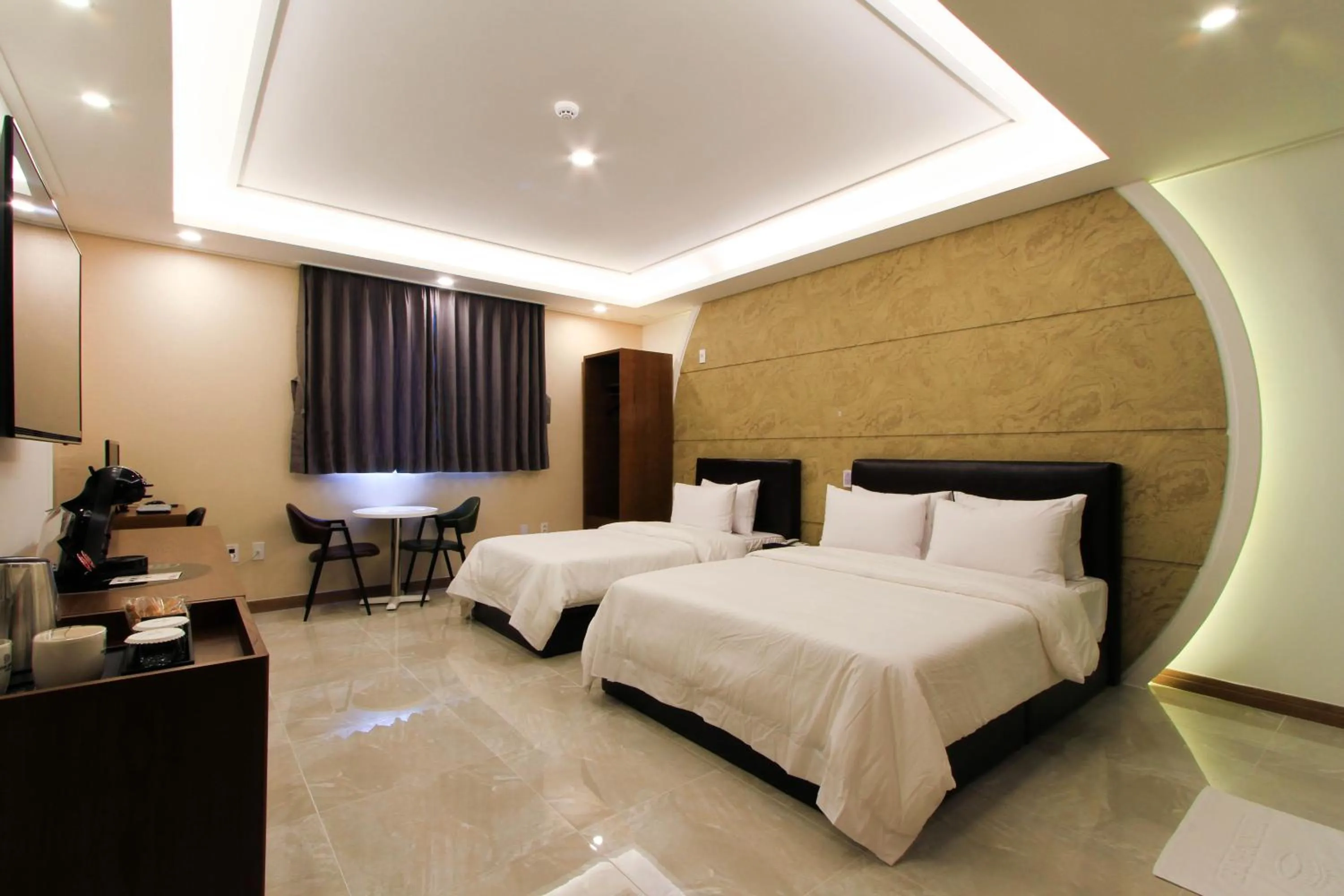 Bed in The King Hotel