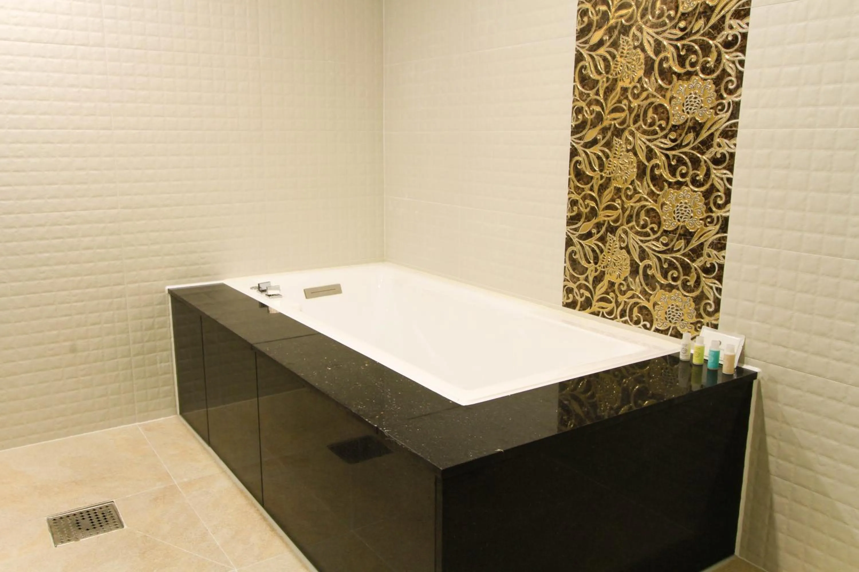 Hot Tub in The King Hotel