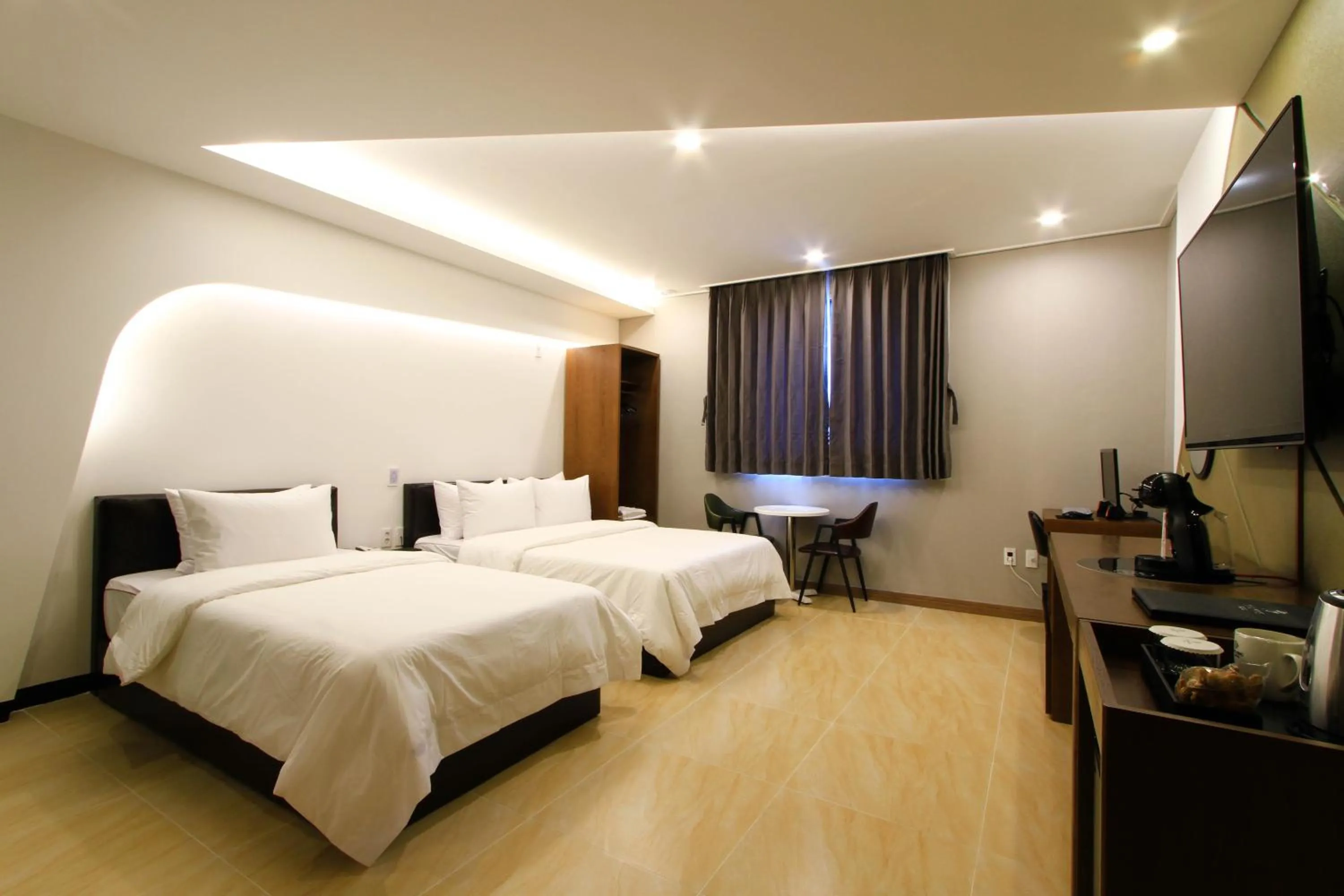 Bedroom, Bed in The King Hotel