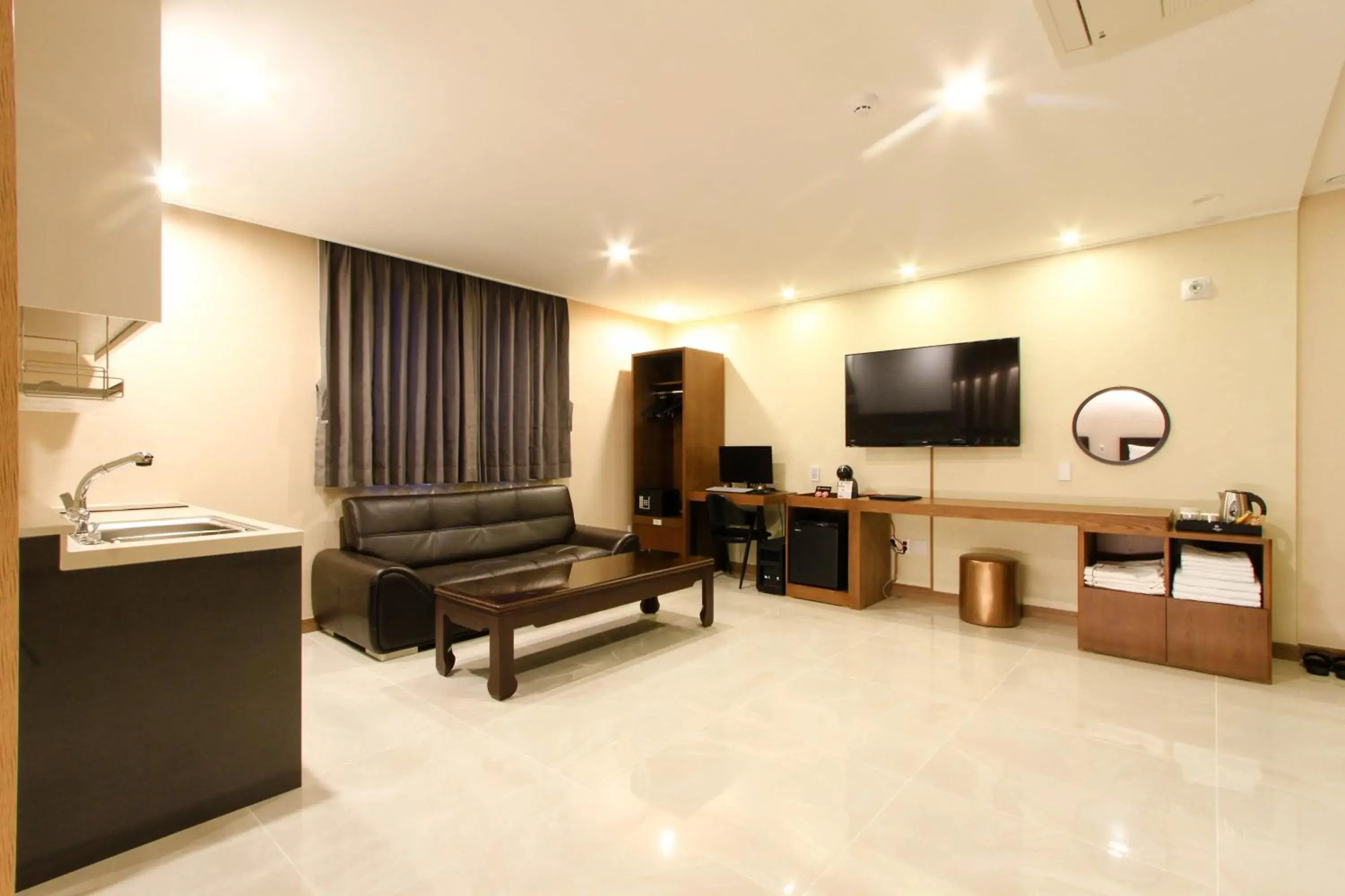 TV and multimedia in The King Hotel TV and multimedia in The King Hotel