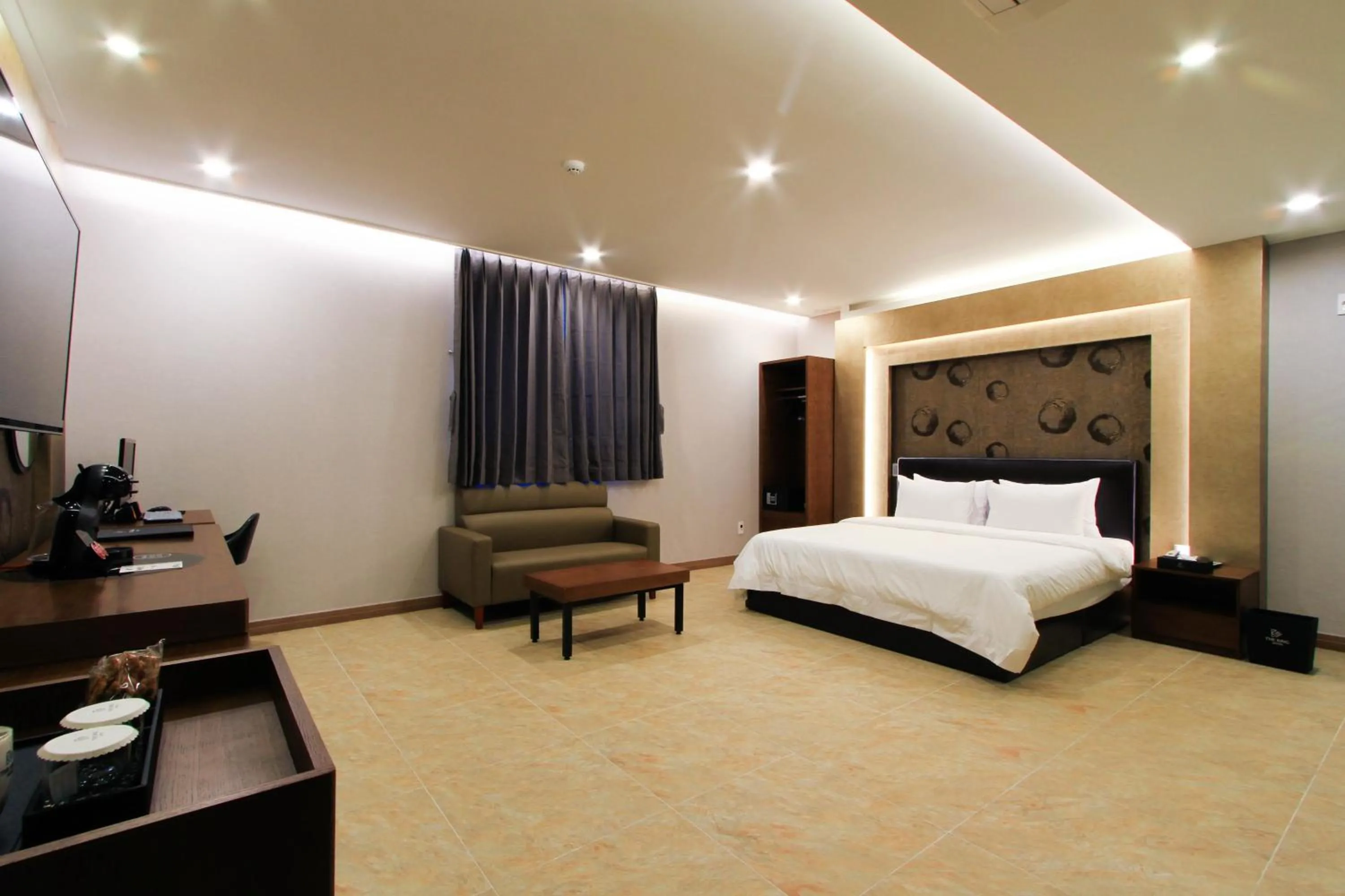 Bed in The King Hotel