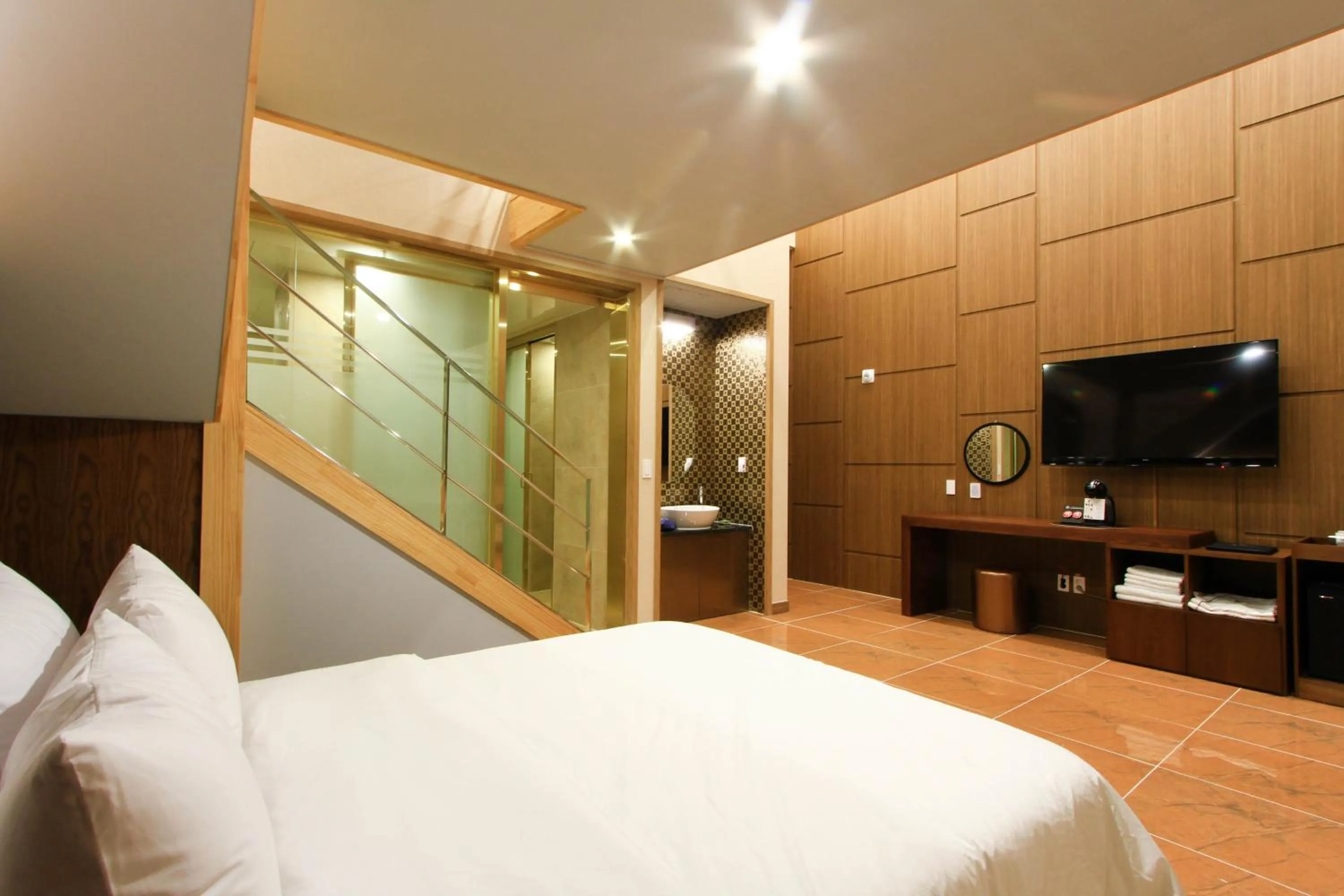 Bedroom, Bed in The King Hotel