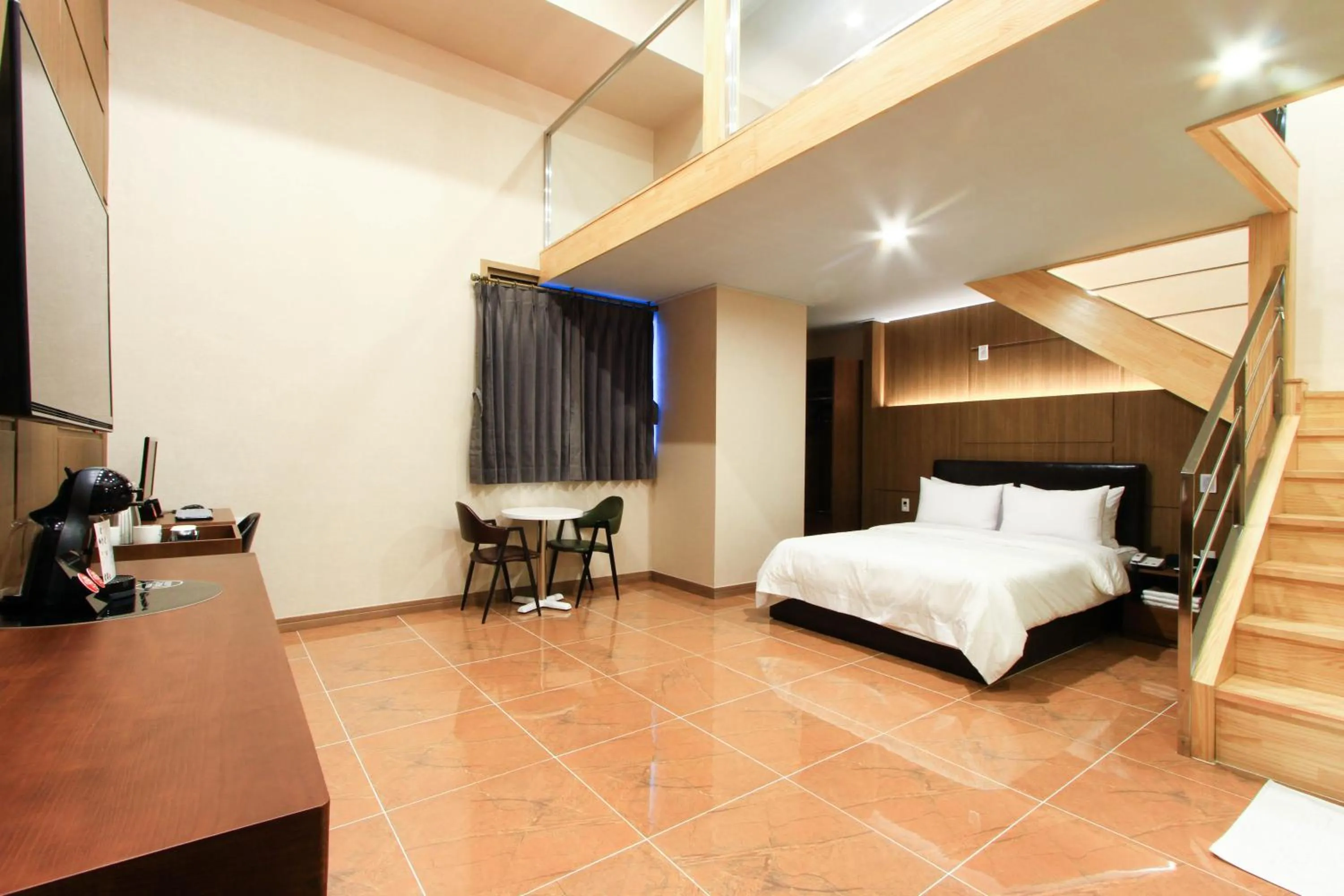 Bed in The King Hotel