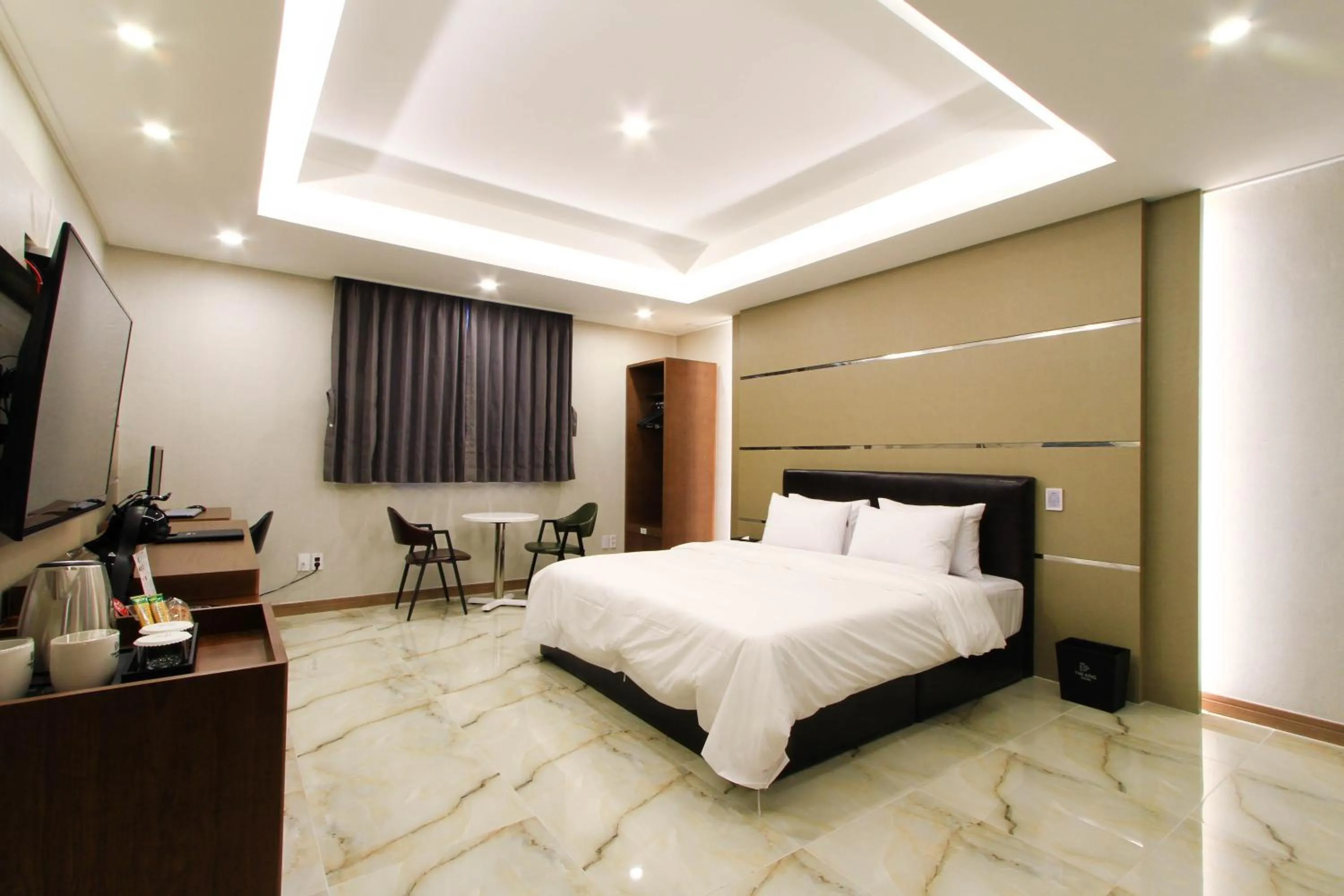 Bed in The King Hotel