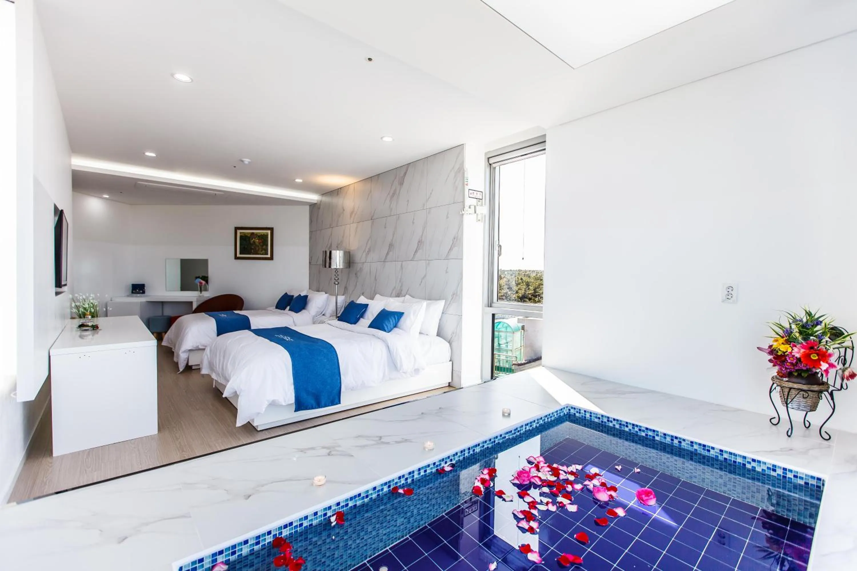 Bed in Blue Spring Hotel