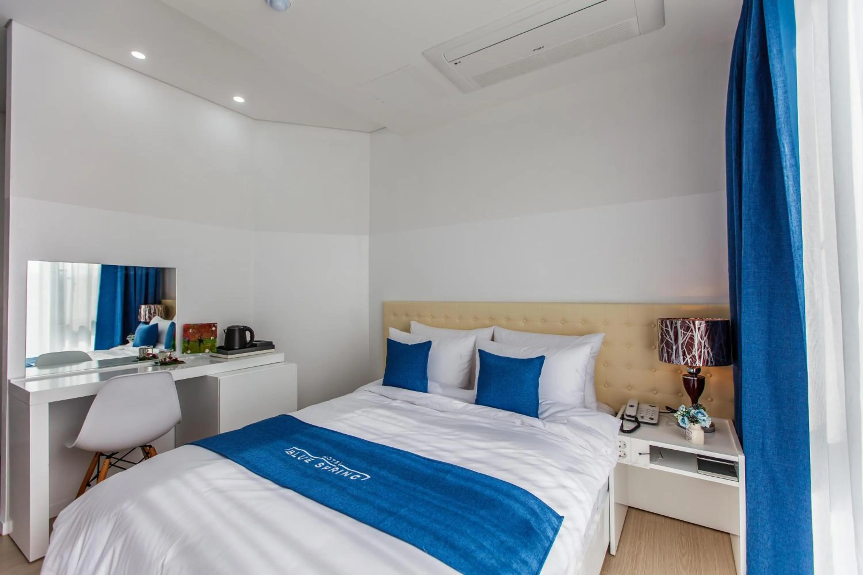 Bed in Blue Spring Hotel