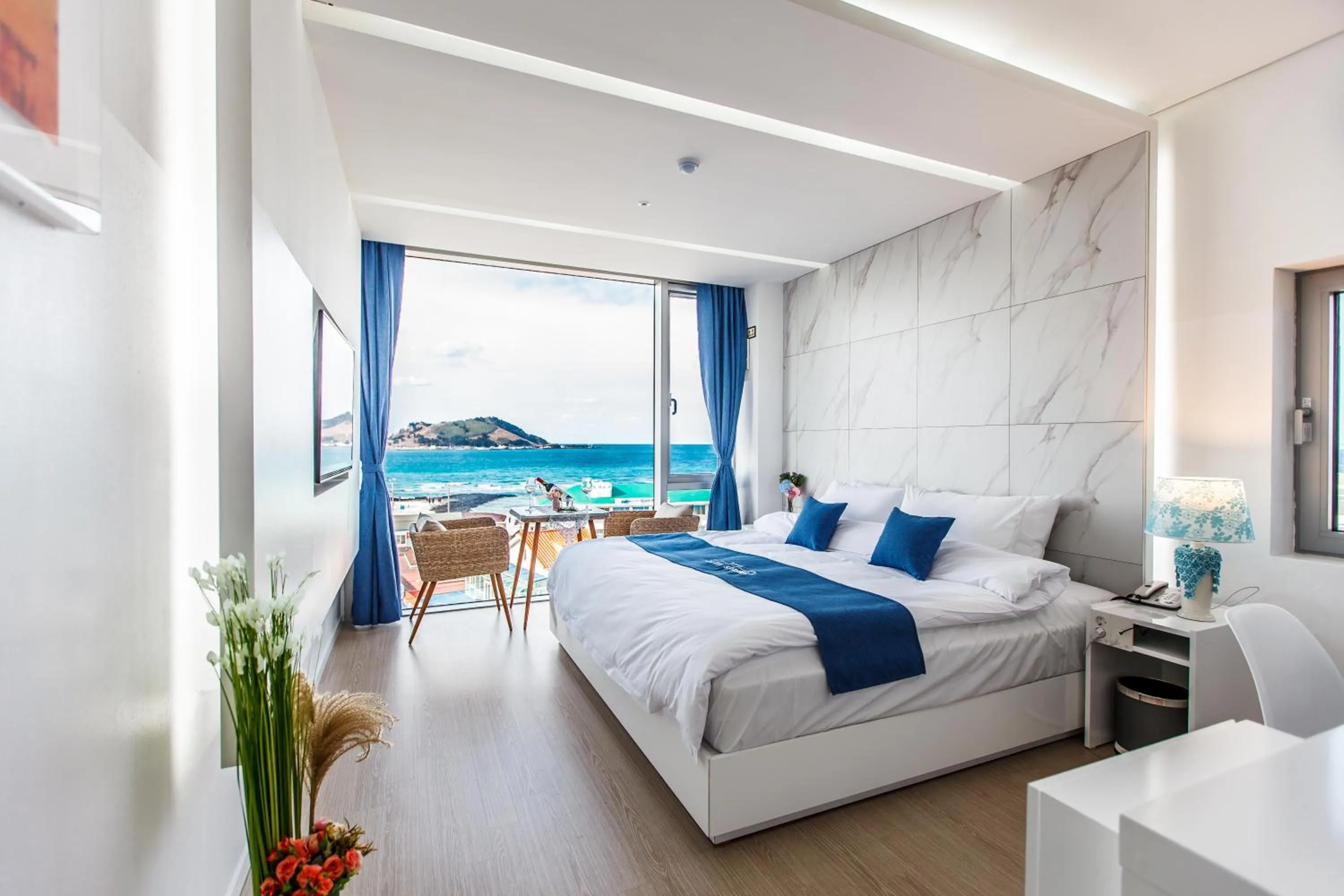 Bed in Blue Spring Hotel