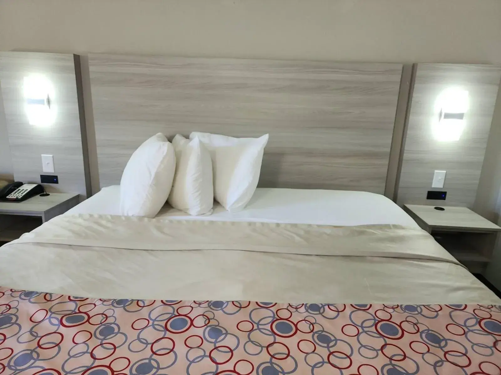 Bed in Discovery Inn Lafayette Bed in Discovery Inn Lafayette