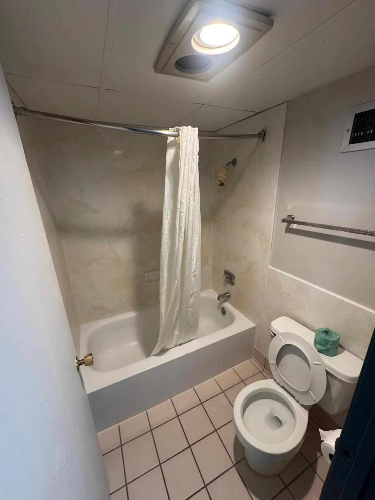 Bathroom in Discovery Inn Lafayette