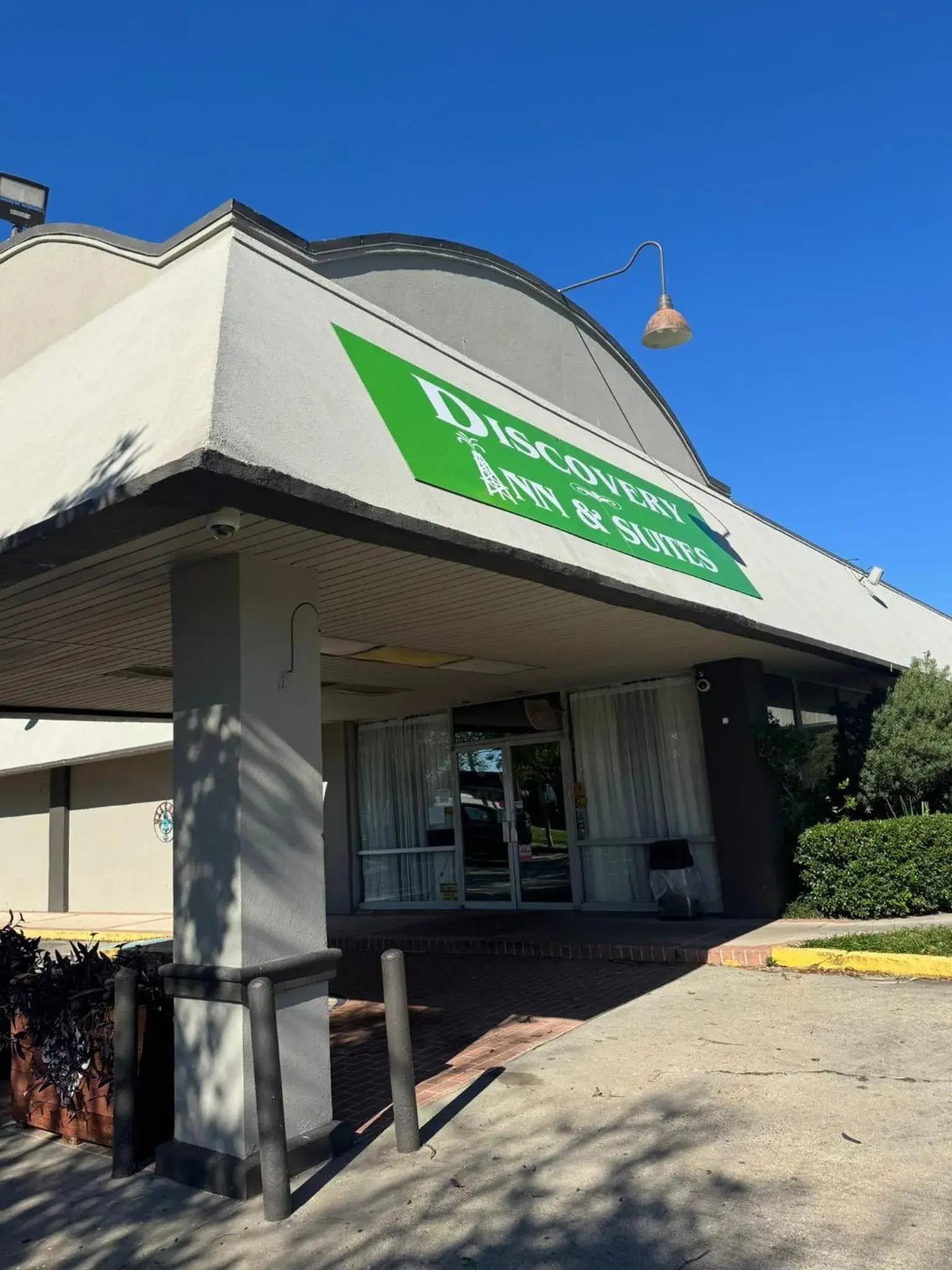 Property building in Discovery Inn Lafayette Property building in Discovery Inn Lafayette