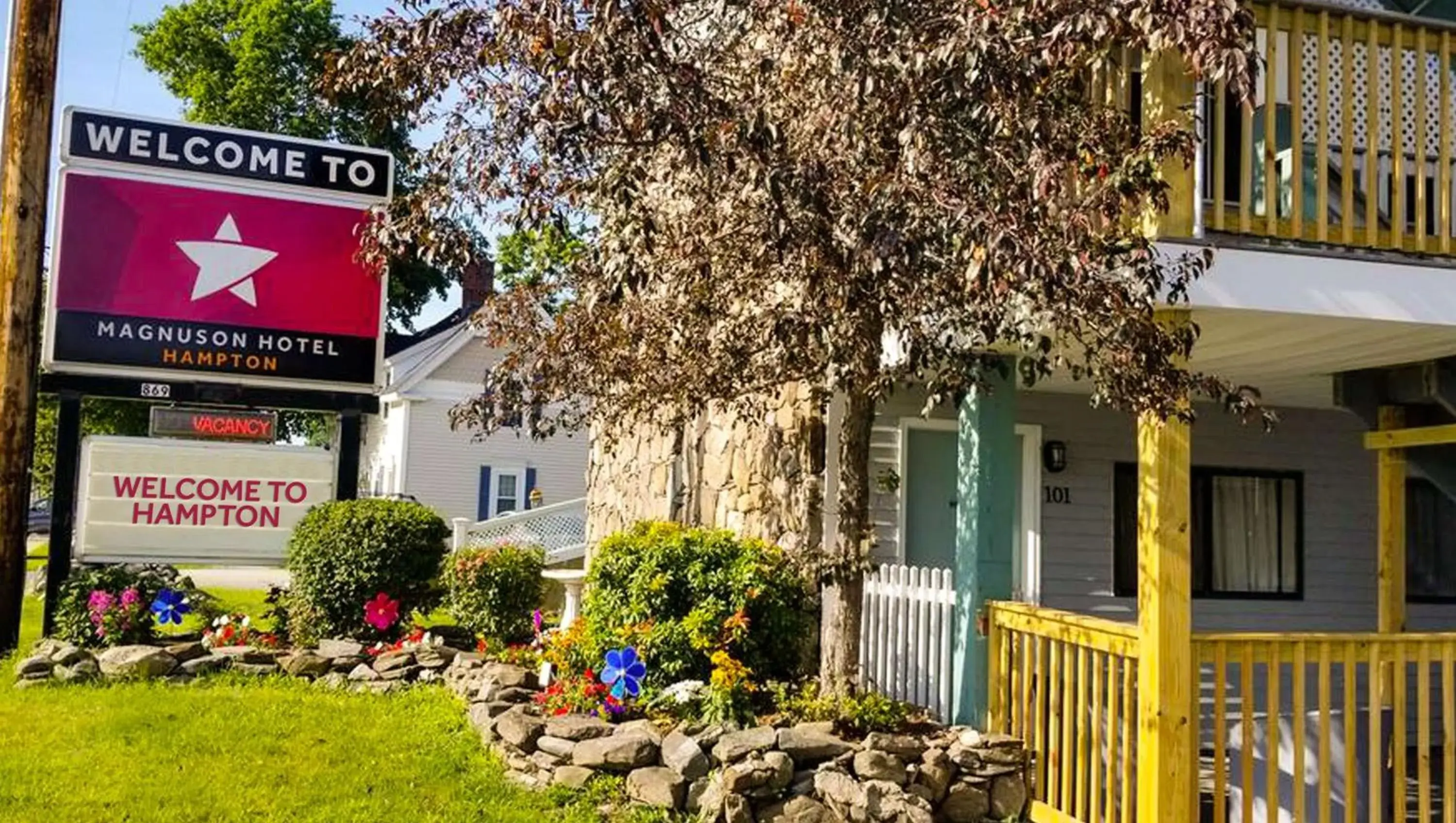 Property building in Hampton Motor Inn Property building in Hampton Motor Inn