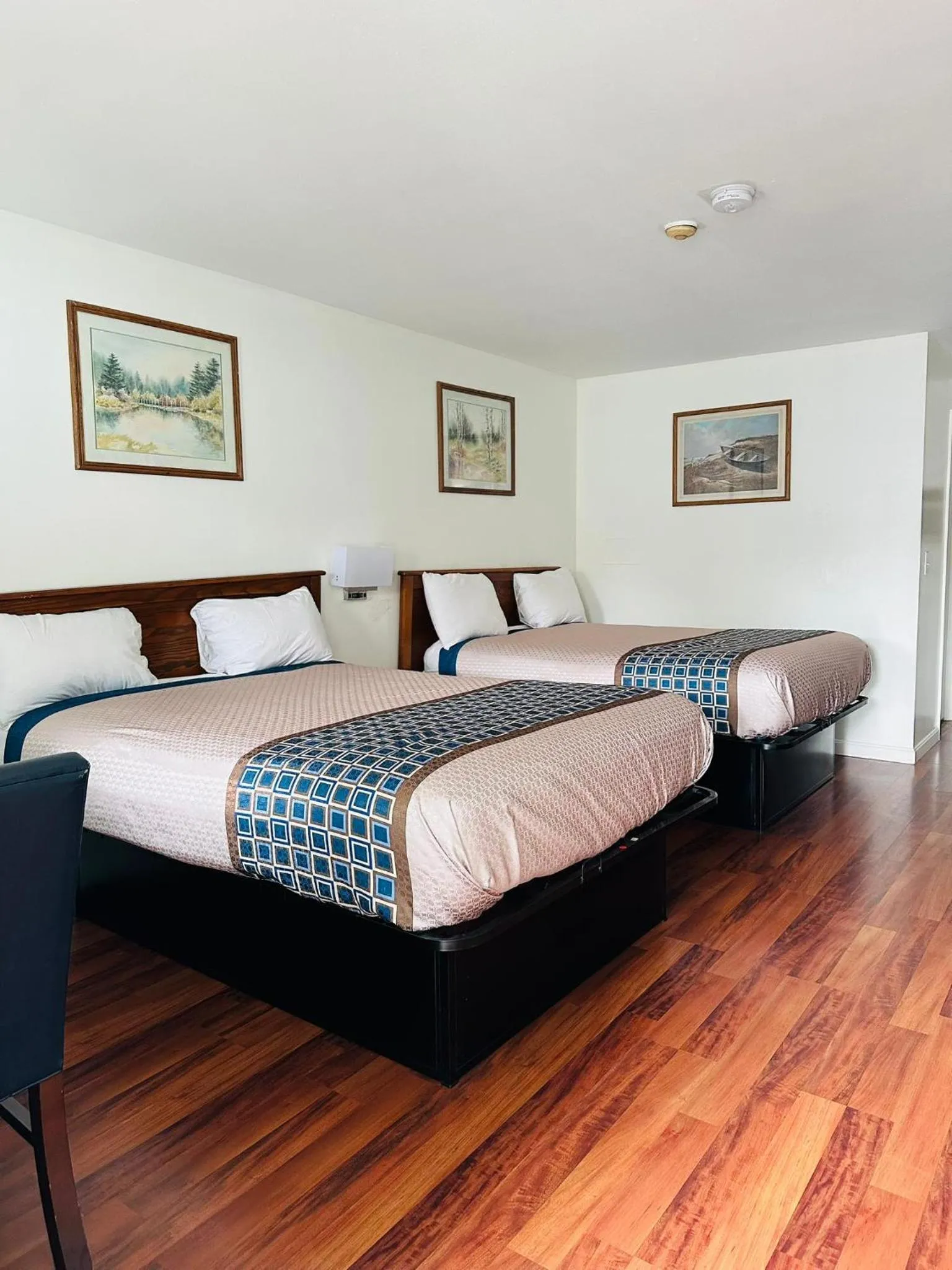 Bed in Hampton Motor Inn