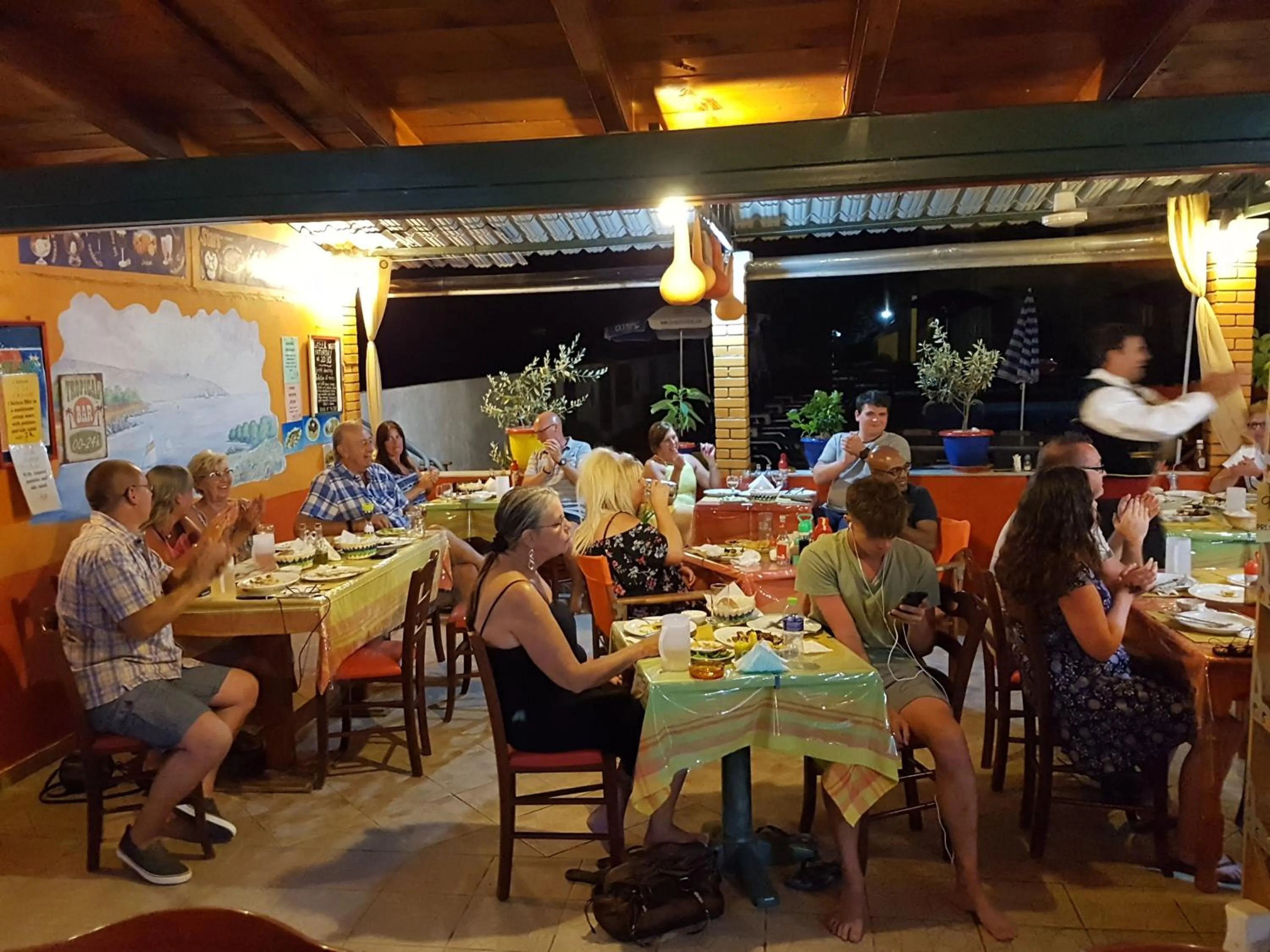 Restaurant/places to eat in Stars Hotel