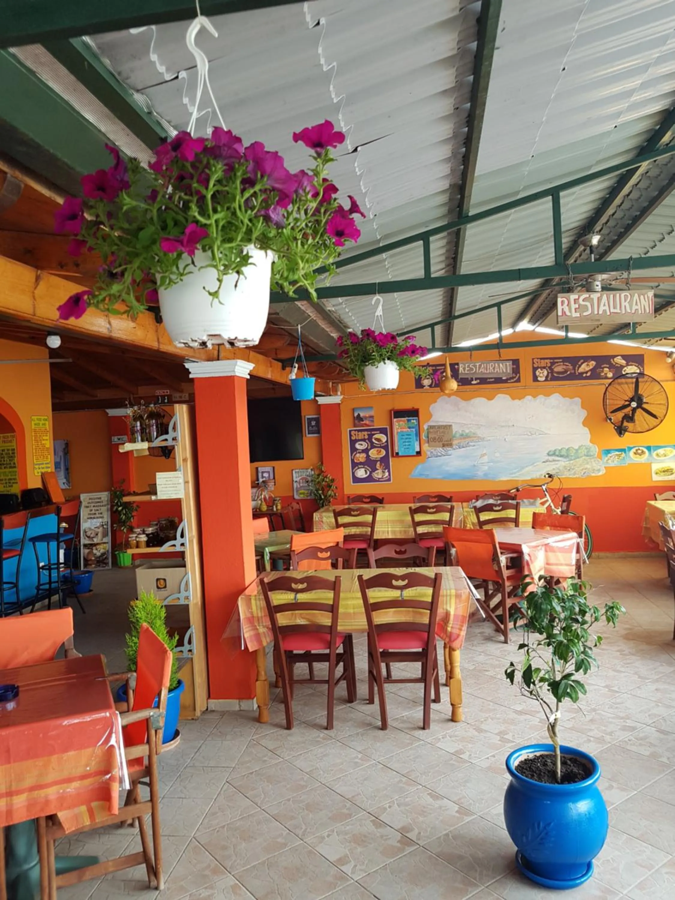 Restaurant/places to eat in Stars Hotel