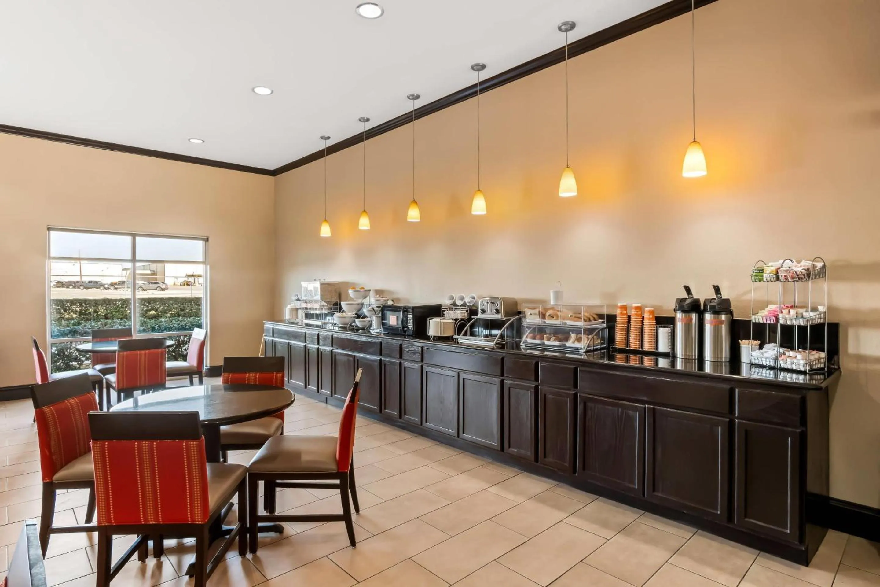 Breakfast in Comfort Suites Waxahachie - Dallas
