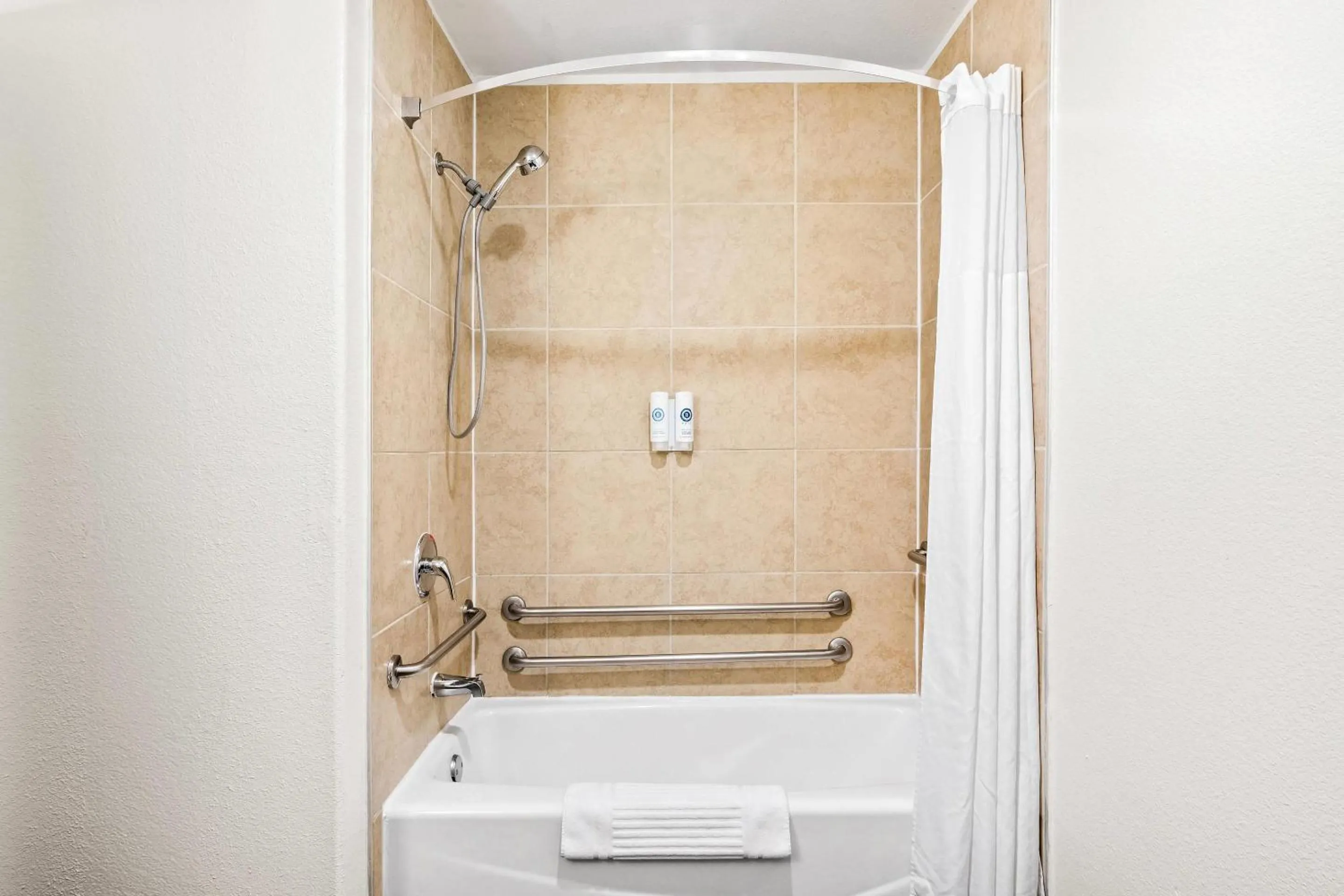 Bedroom in Comfort Suites Waxahachie - Dallas