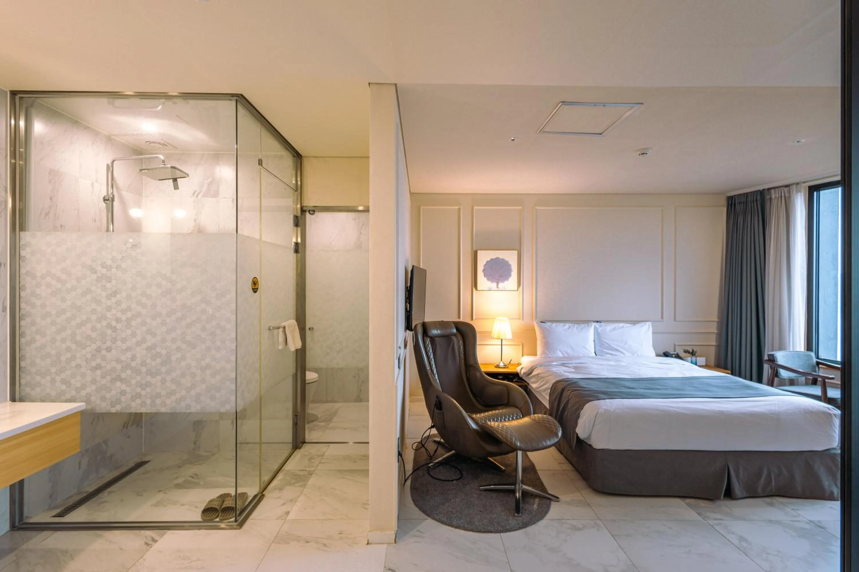 Bathroom, Bed in JK Blossom Hotel
