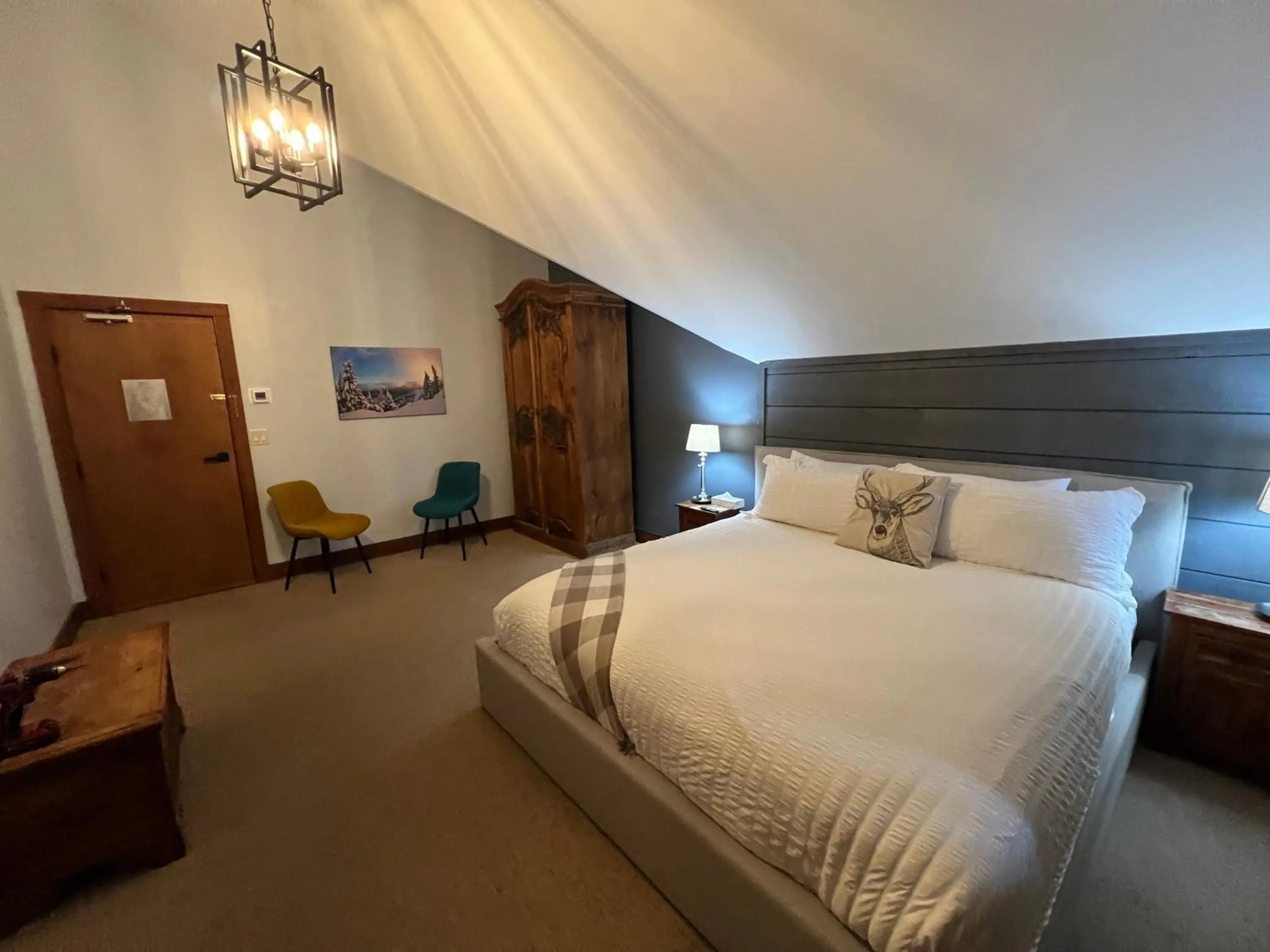 Bedroom, Bed in Winston Lodge