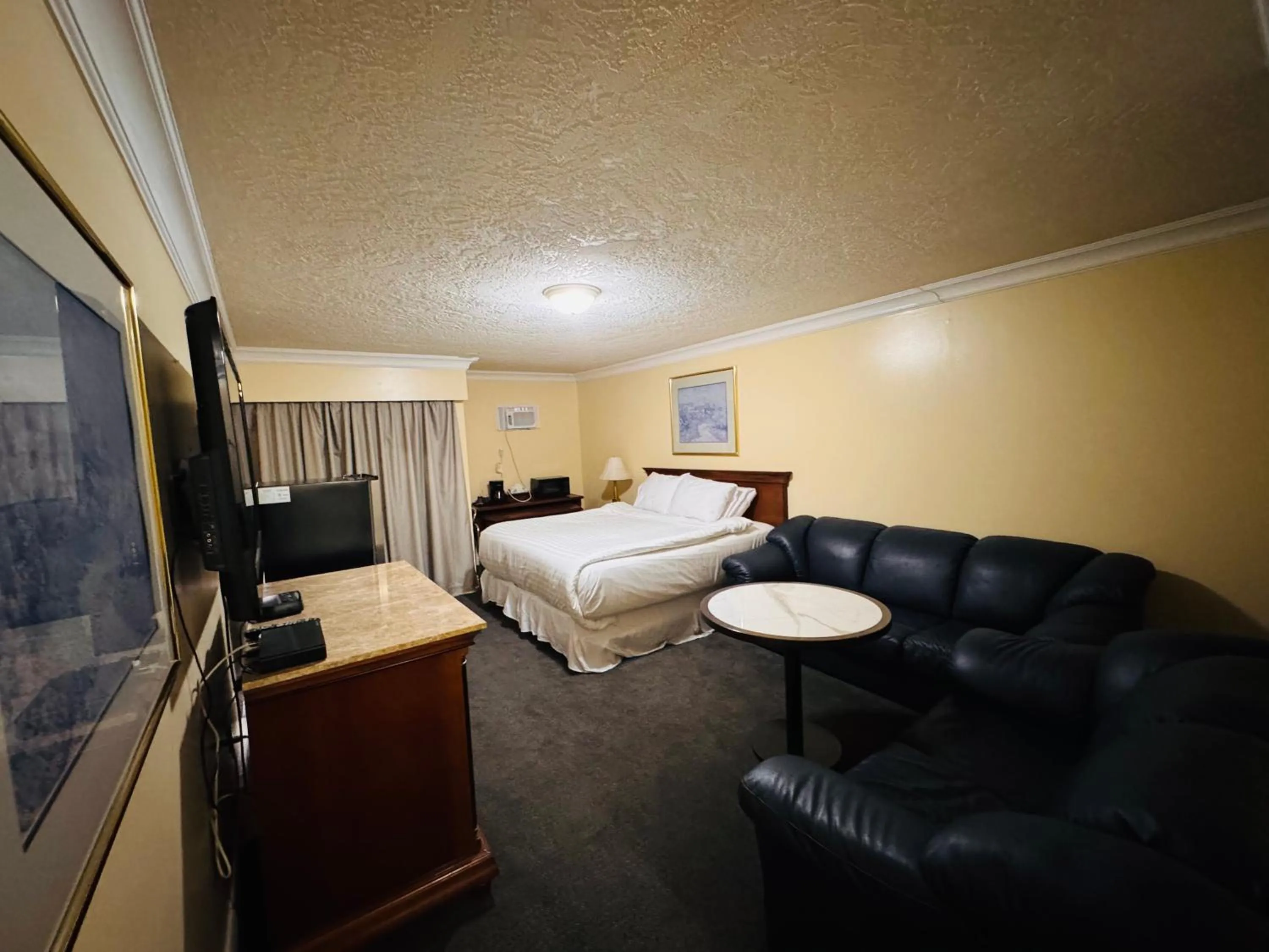 Bed in Island Travel Inn