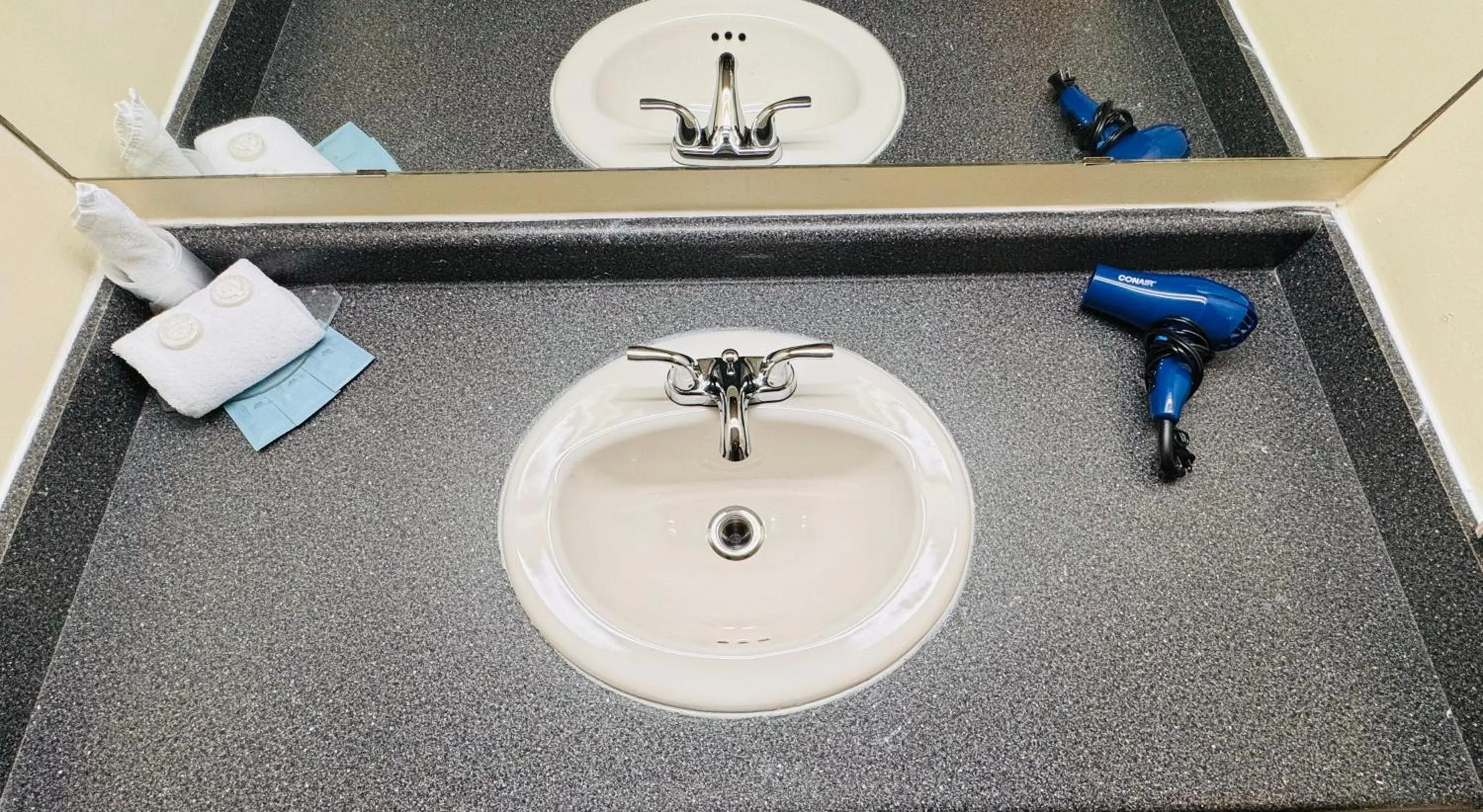 Bathroom in Island Travel Inn