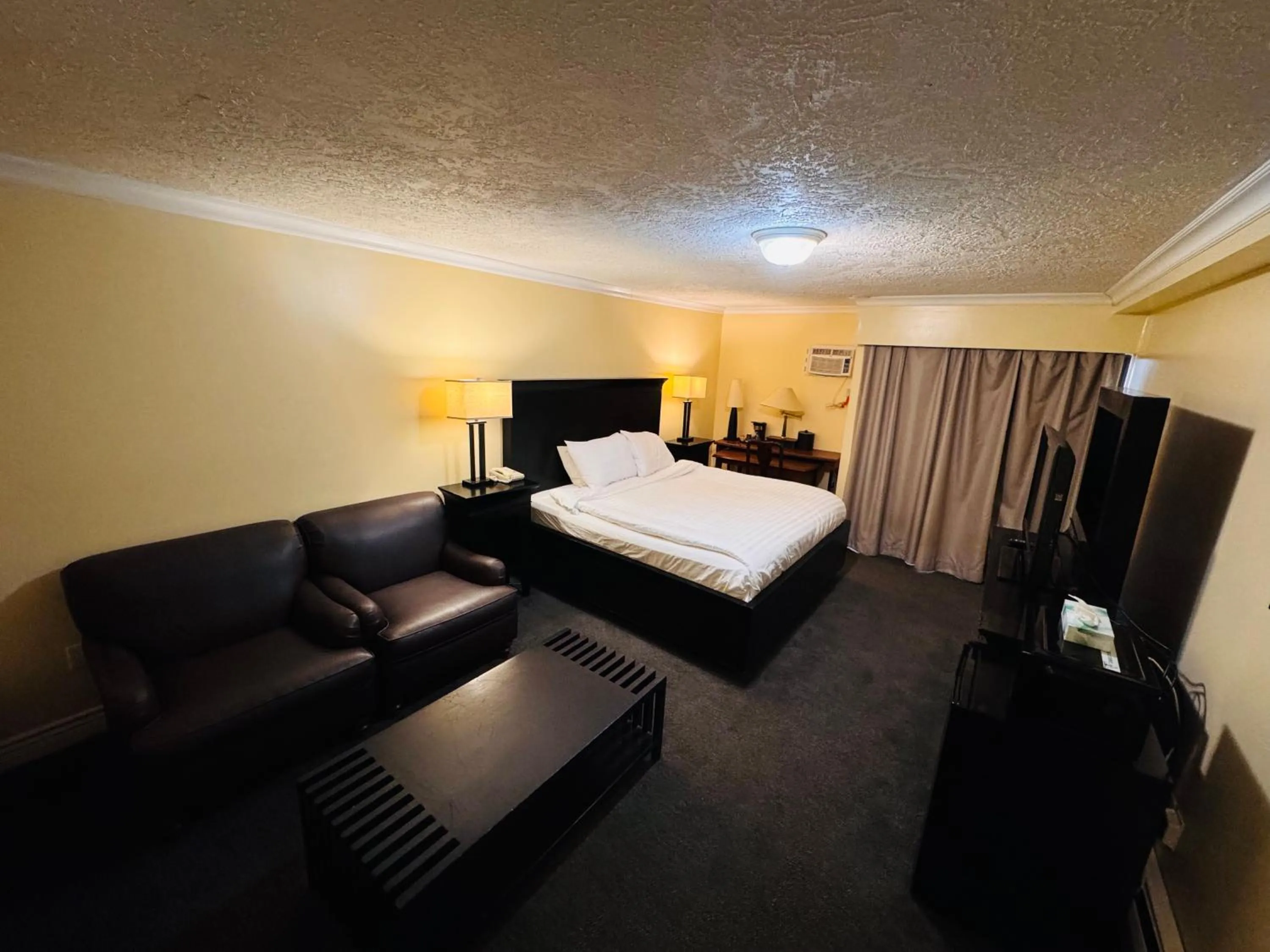 Bed in Island Travel Inn