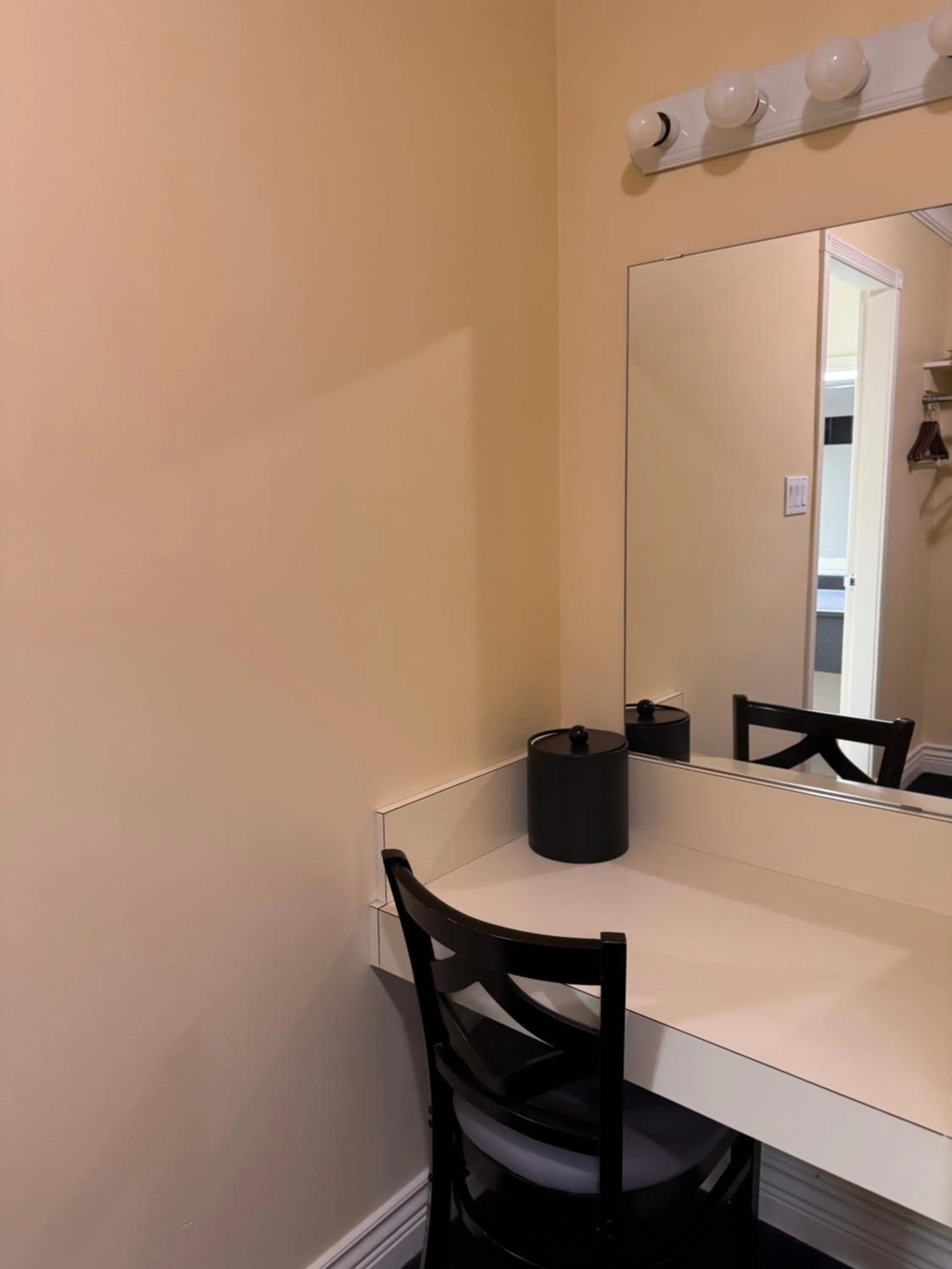 hair dresser in Island Travel Inn