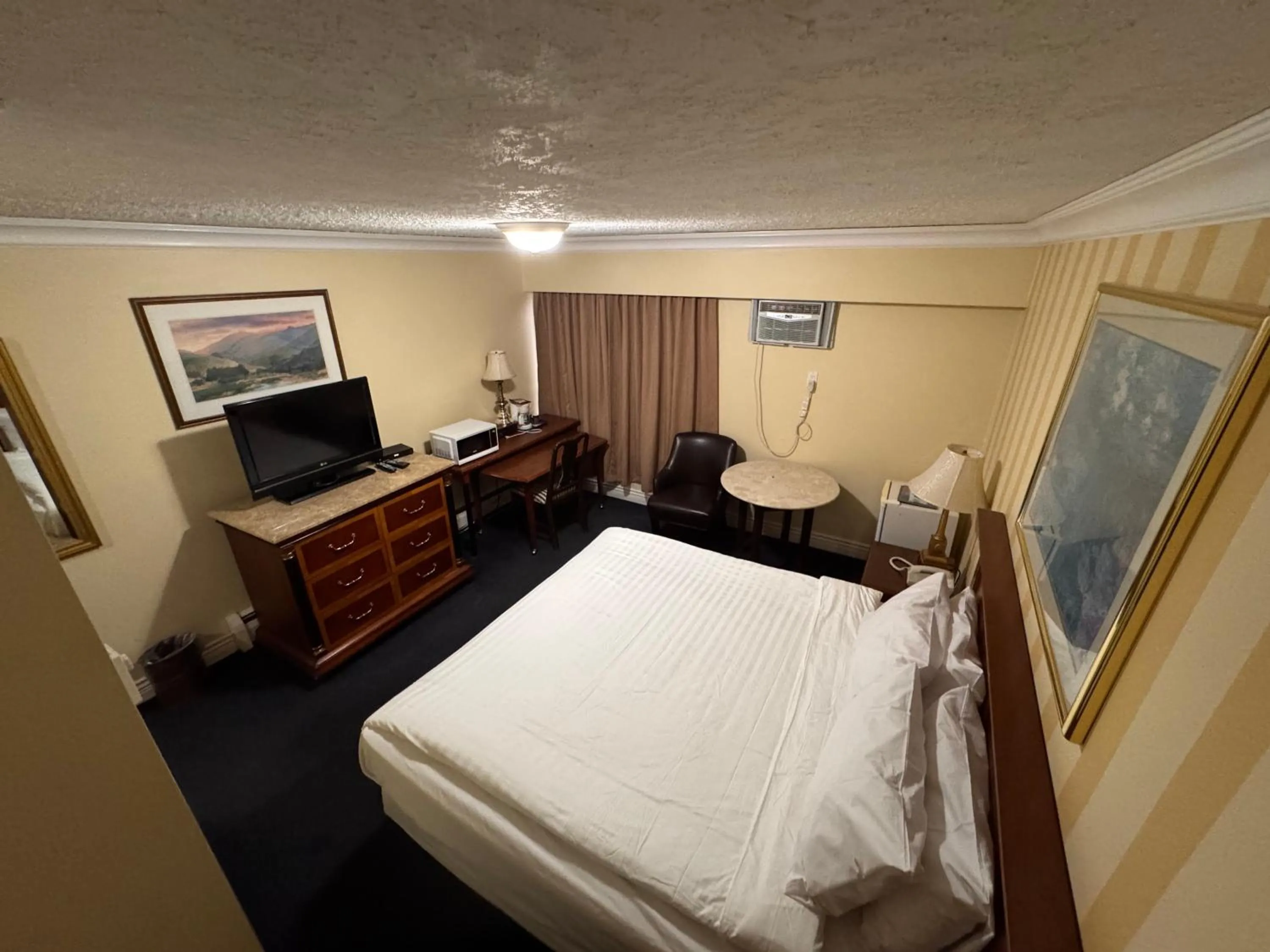 Photo of the whole room, Bed in Island Travel Inn