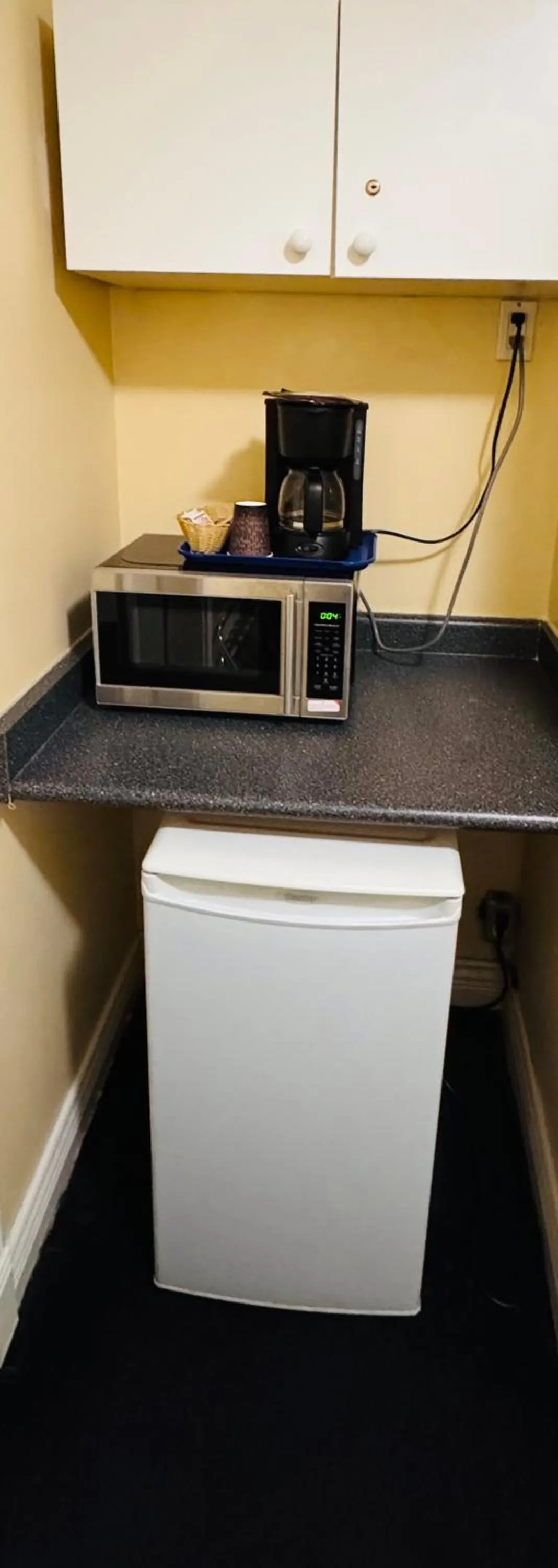 minibar in Island Travel Inn