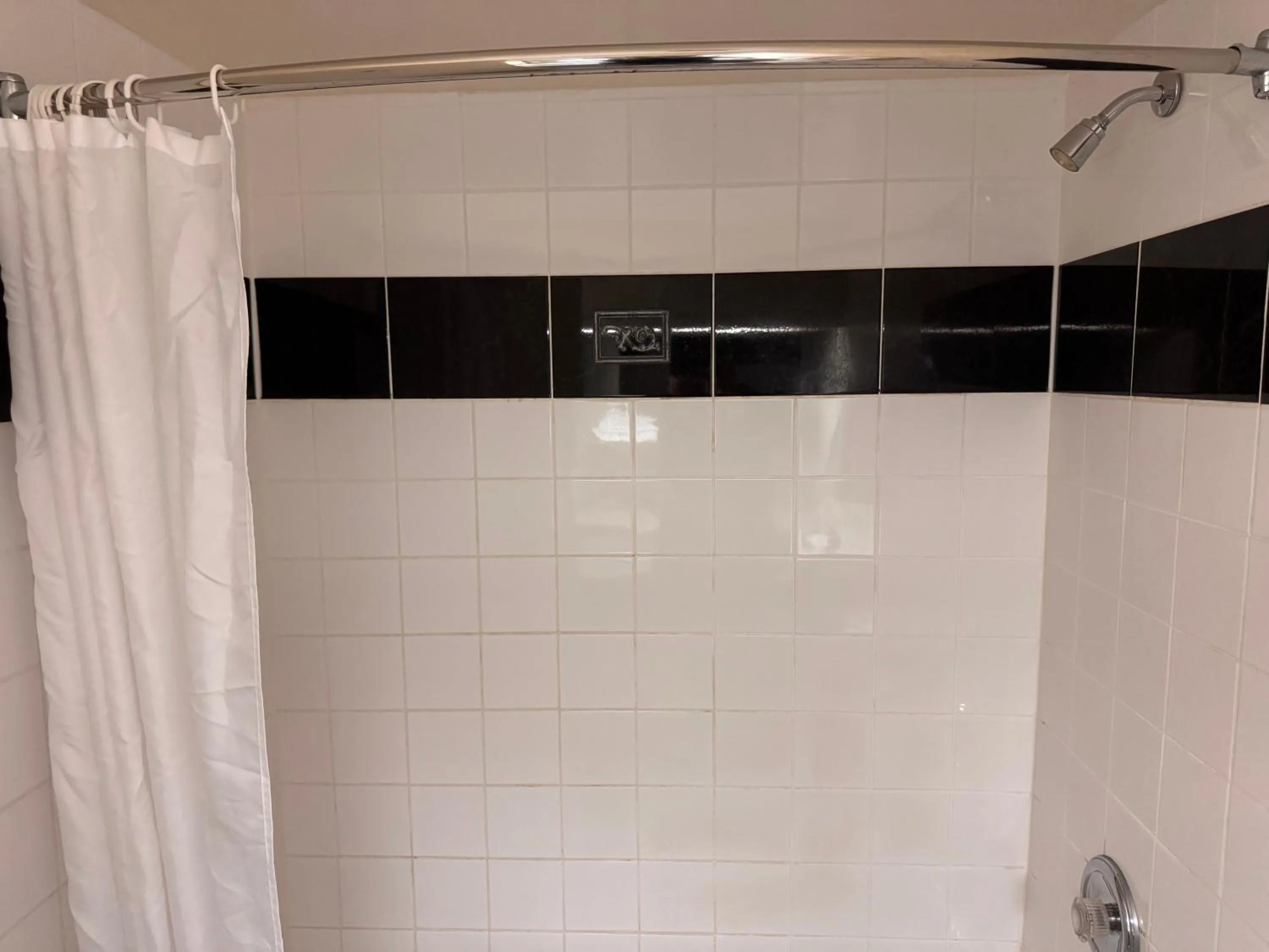 Shower in Island Travel Inn