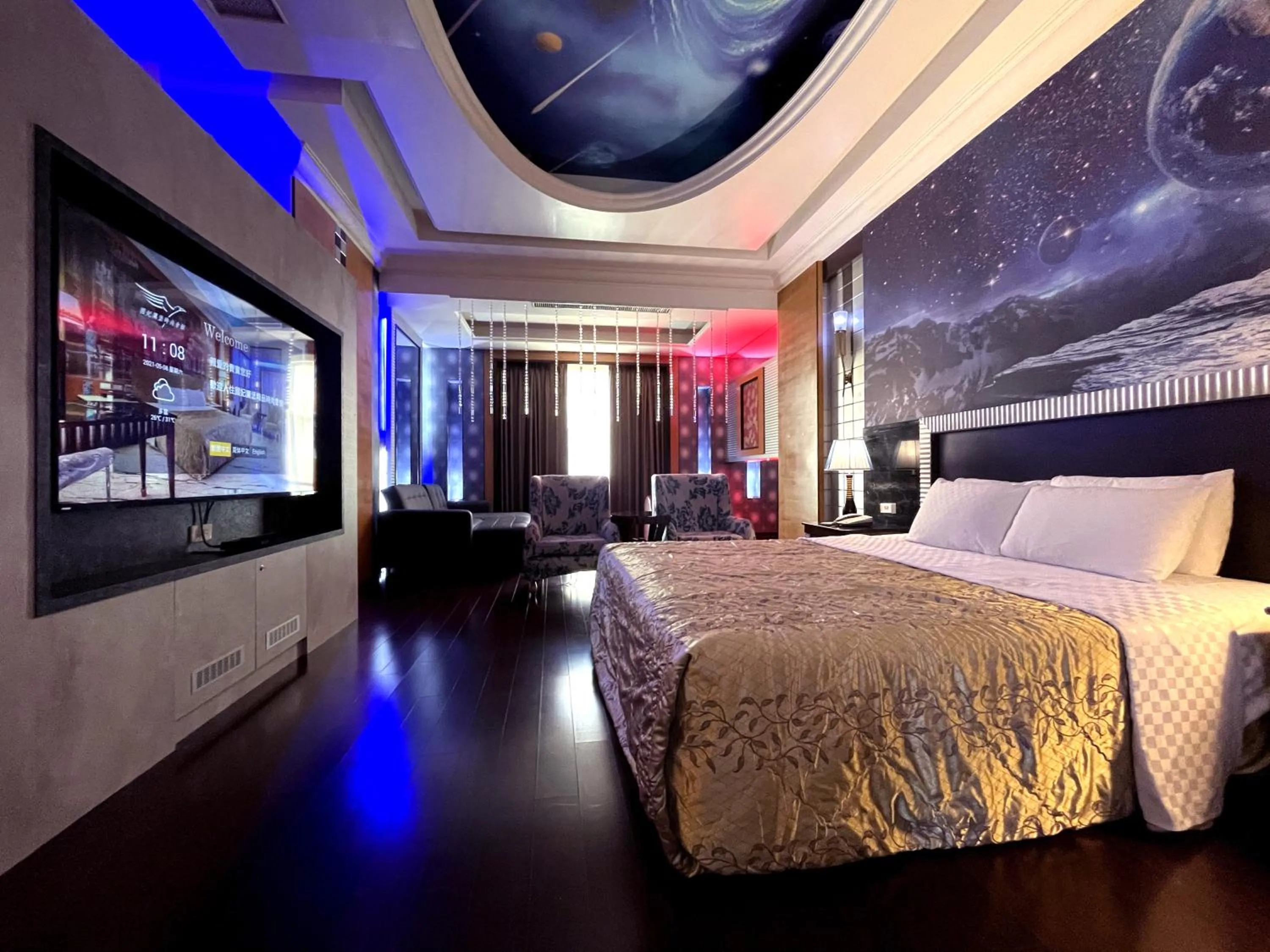 Photo of the whole room, Bed in 國妃鷹堡時尚健康館King & Princess Motel