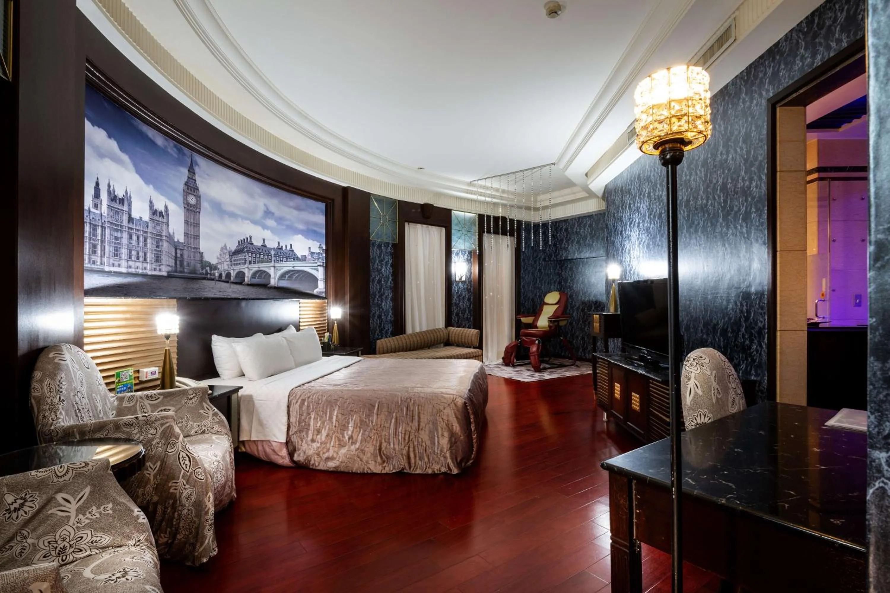 Photo of the whole room, Bed in 國妃鷹堡時尚健康館King & Princess Motel