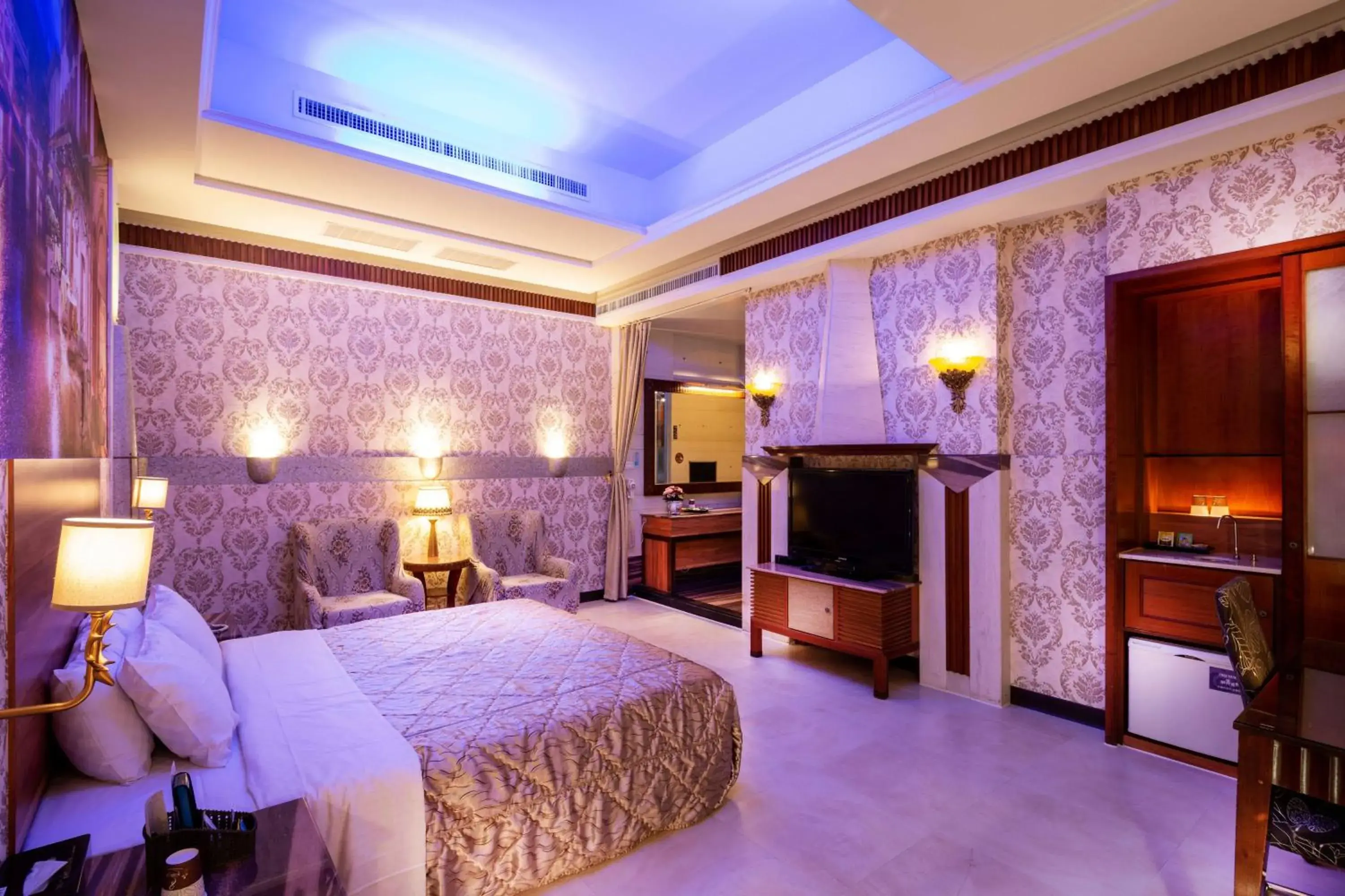 Photo of the whole room, Bed in 國妃鷹堡時尚健康館King & Princess Motel Photo of the whole room, Bed in 國妃鷹堡時尚健康館King & Princess Motel